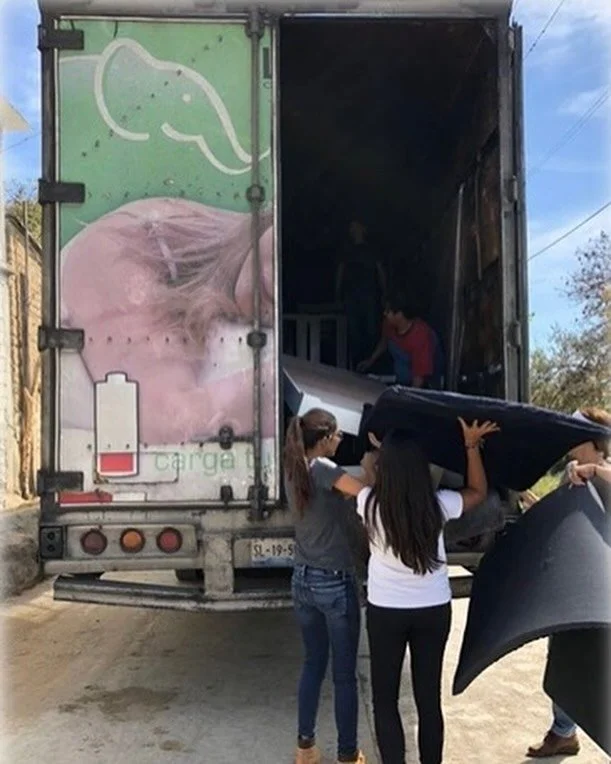 🛏️✨ &iexcl;Una entrega que hace la diferencia en Cuacnopalan, Puebla! 💖 Se  distribuyeron m&aacute;s de 25 bases de camas a familias que las necesitan. Sabemos que una buena noche de descanso es fundamental para el bienestar. 💤 En l&iacute;nea con