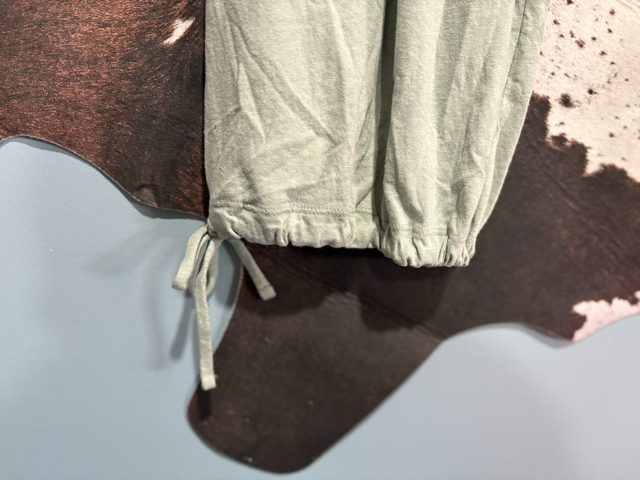 Green pants 2  Medium.png