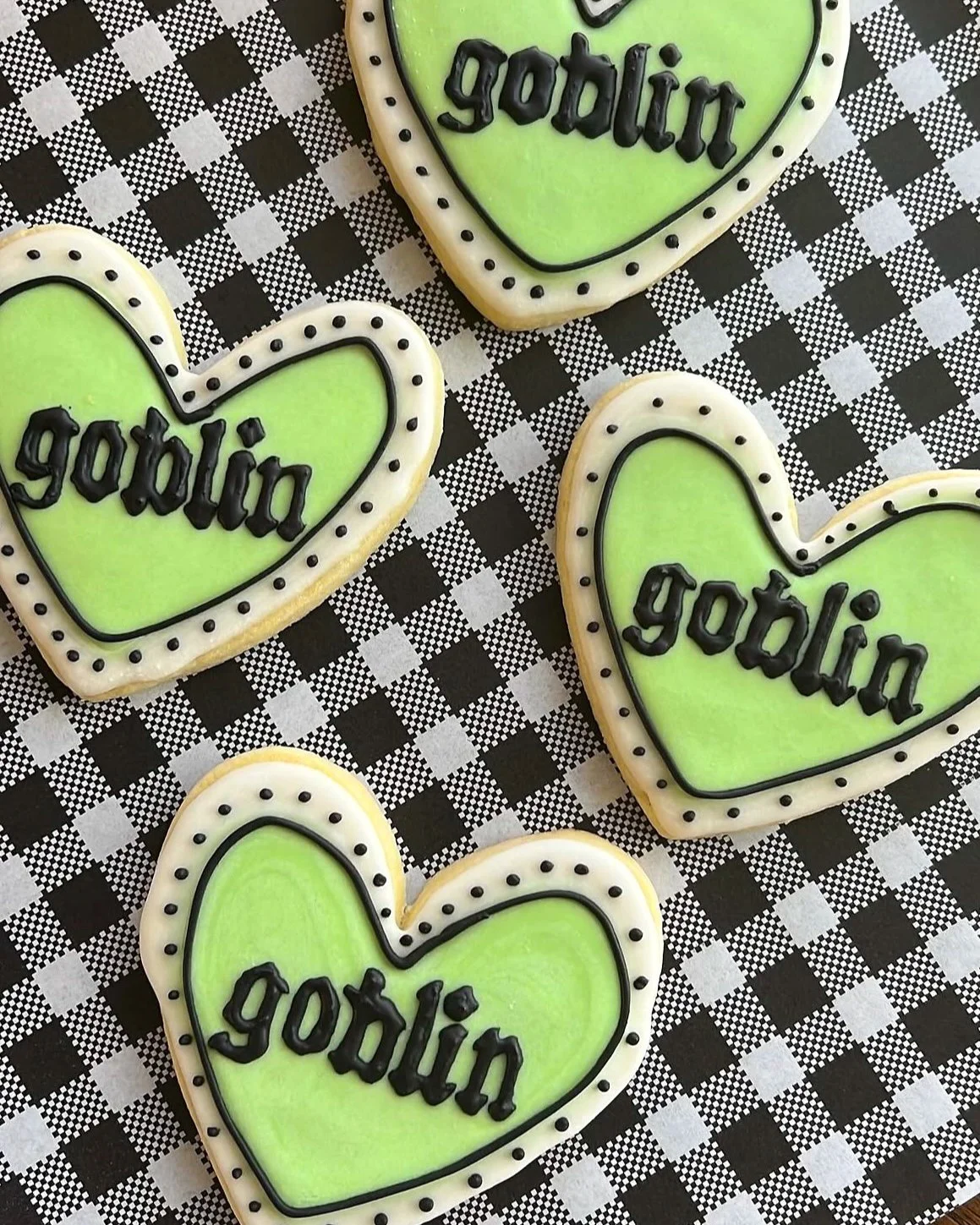 craving SWEET TREATS fit for a GOBLIN FEAST??👀💚 @goldenrabbitbakes will be at GOBLIN MARKET'S CLOWN-TRAVAGANZA to provide fuel for your FOOL'S JOURNEY!! 🤡🍪
Don't miss them THIS SATURDAY from 1-7PM at the OVIEDO MALL!! 🎪💚

 #shopsmallorlando #or