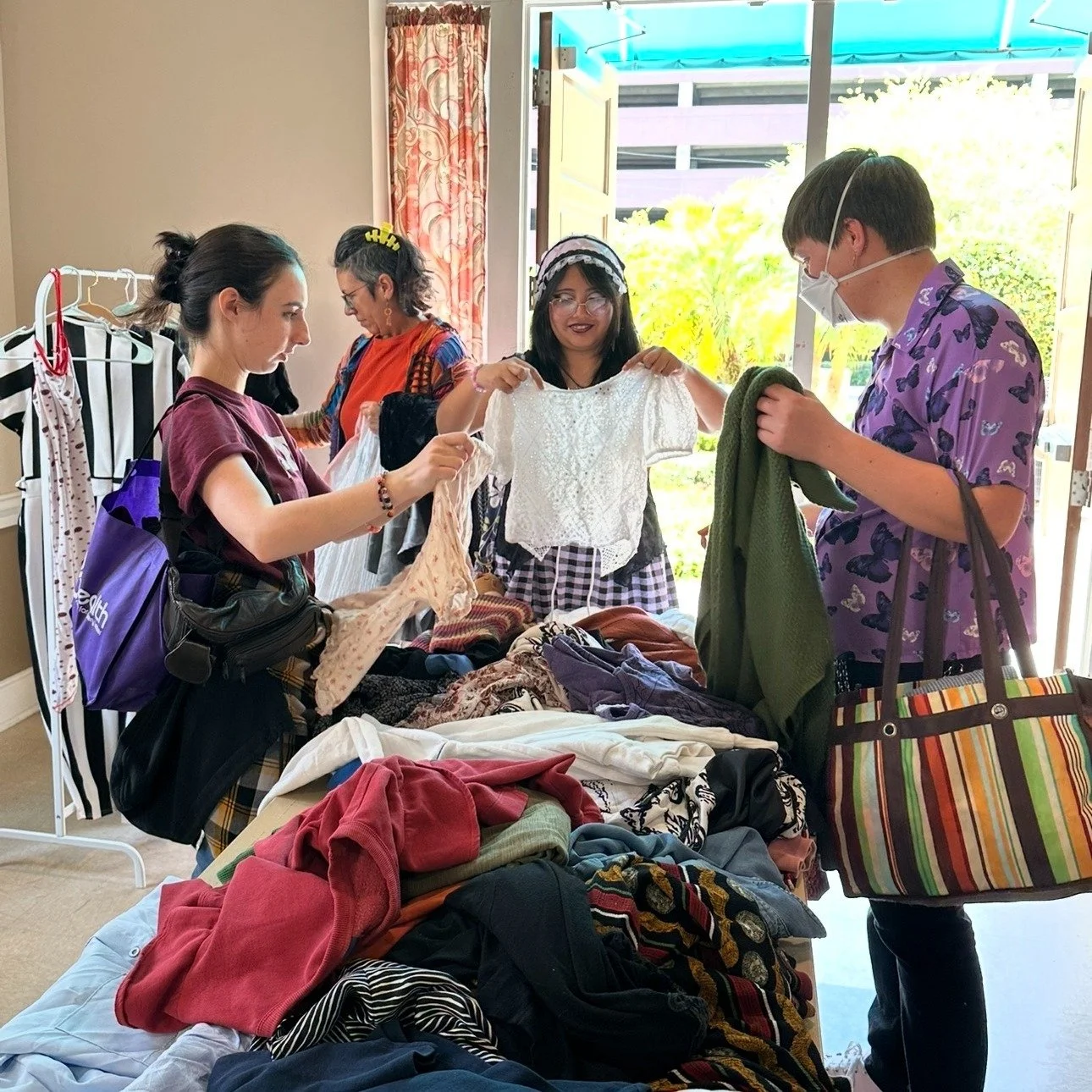 Get ready for our CLOTHING SWAP once again!! Join us JUNE 6TH 📆 from 12pm-4pm at the Renaissance Senior Center (3800 S. Econlockhatchee Trail, Orlando, FL 32829) with @wasteknotorlando and @ocfl

Bring up to ONE BAG (20 items max) of clean and dry c