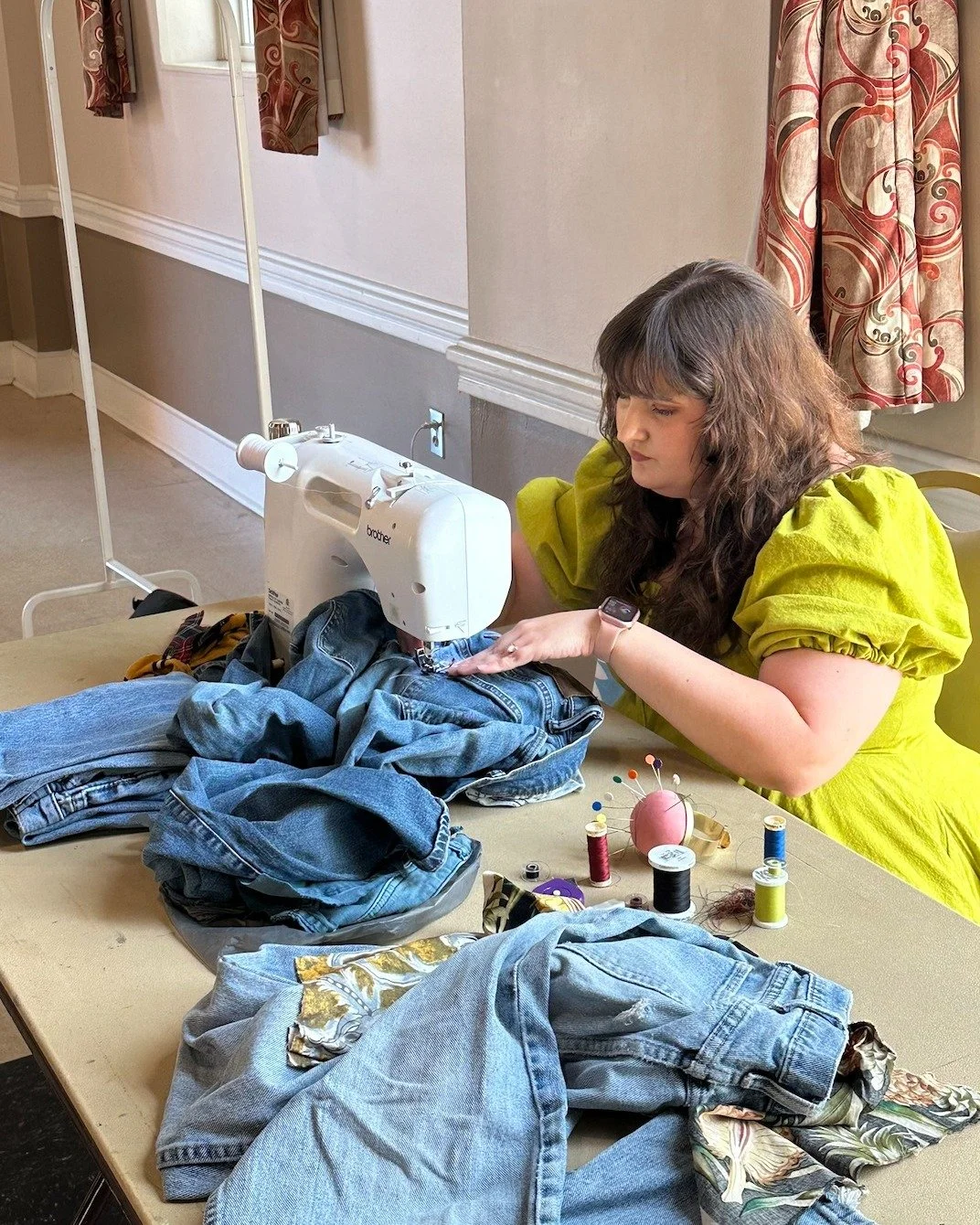Want to learn how to mend your own clothing? Join us for short lessons on easy repairs at our CLOTHING SWAP on JUNE 6TH 📆 from 12pm-4pm at the Renaissance Senior Center with @wasteknotorlando and @ocfl

SCHEDULE📆
1 to 1:30 p.m. - Sewing Hems &amp; 