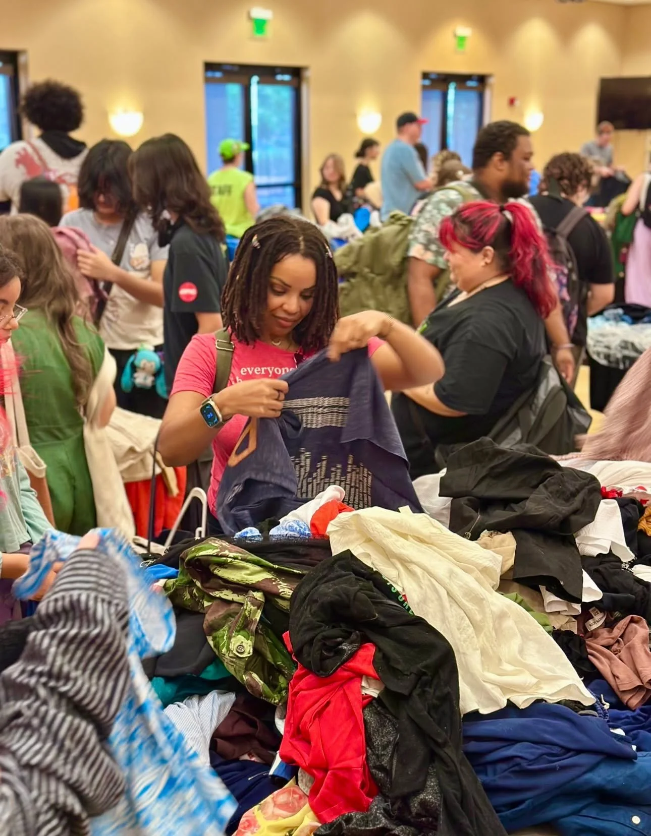 THANK YOU FOR SWAPPING WITH US!! 👚♻️💚

What an incredible afternoon of community and sustainability!! Thank you to everyone who cleaned out their closets, learned a new sewing skill, and mended beloved items!!!

A huge thank you to @wasteknotorland