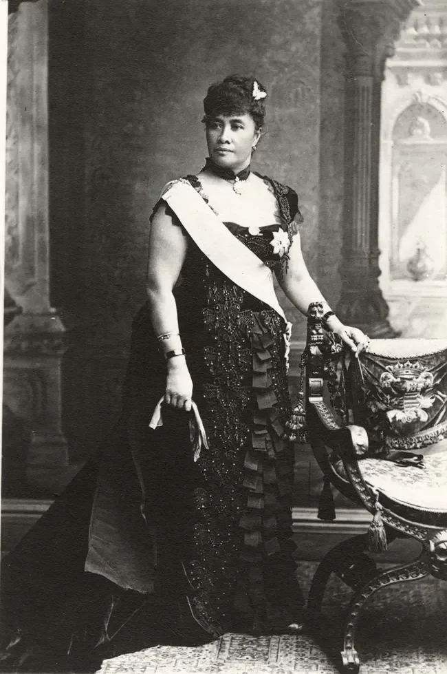 Liliuokalani-standing.jpg.webp