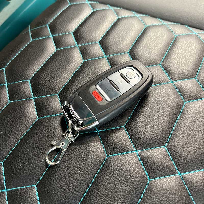 unique keys venom strike 4 seater