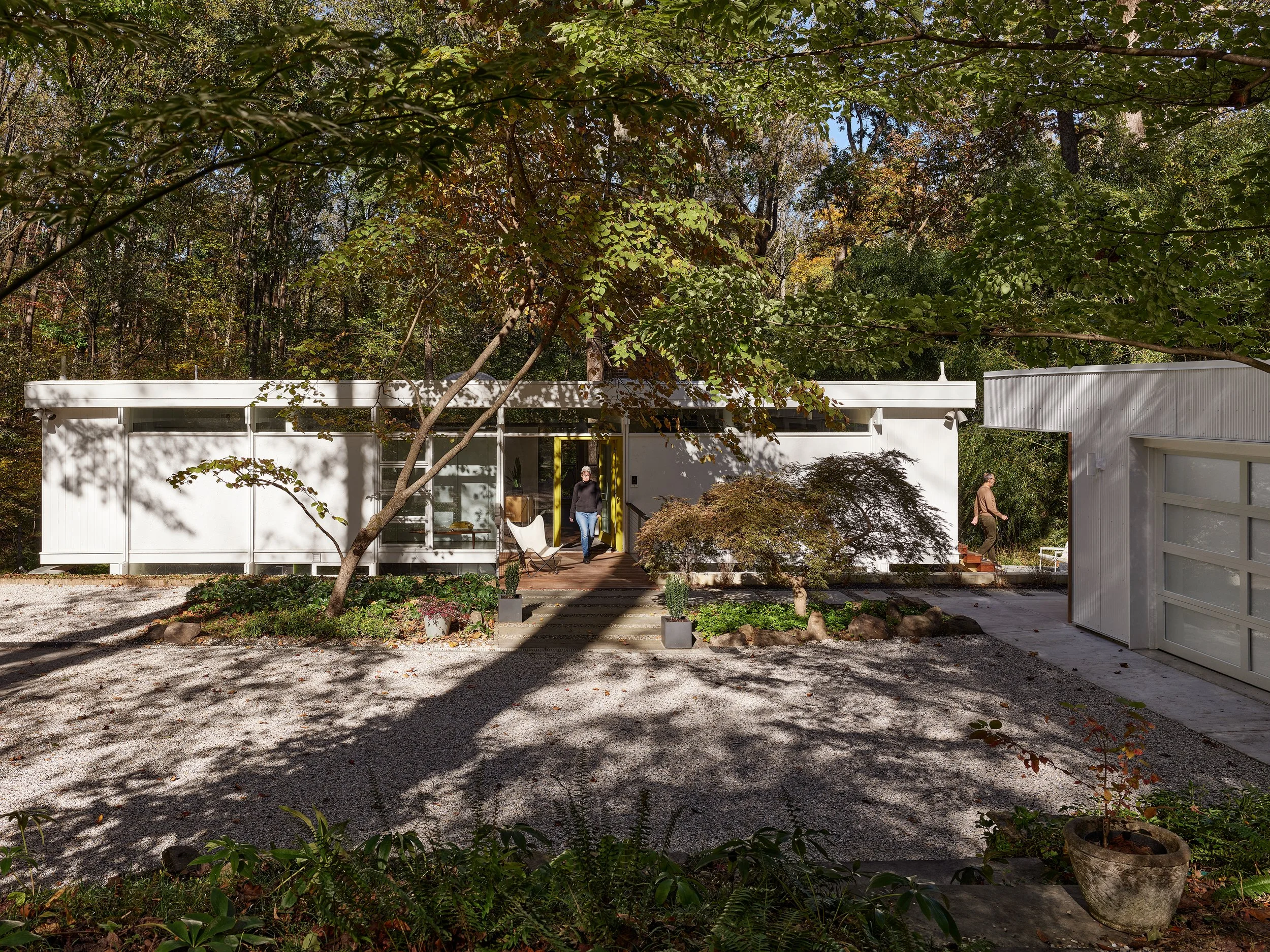 An image of Moss Hill Garage.