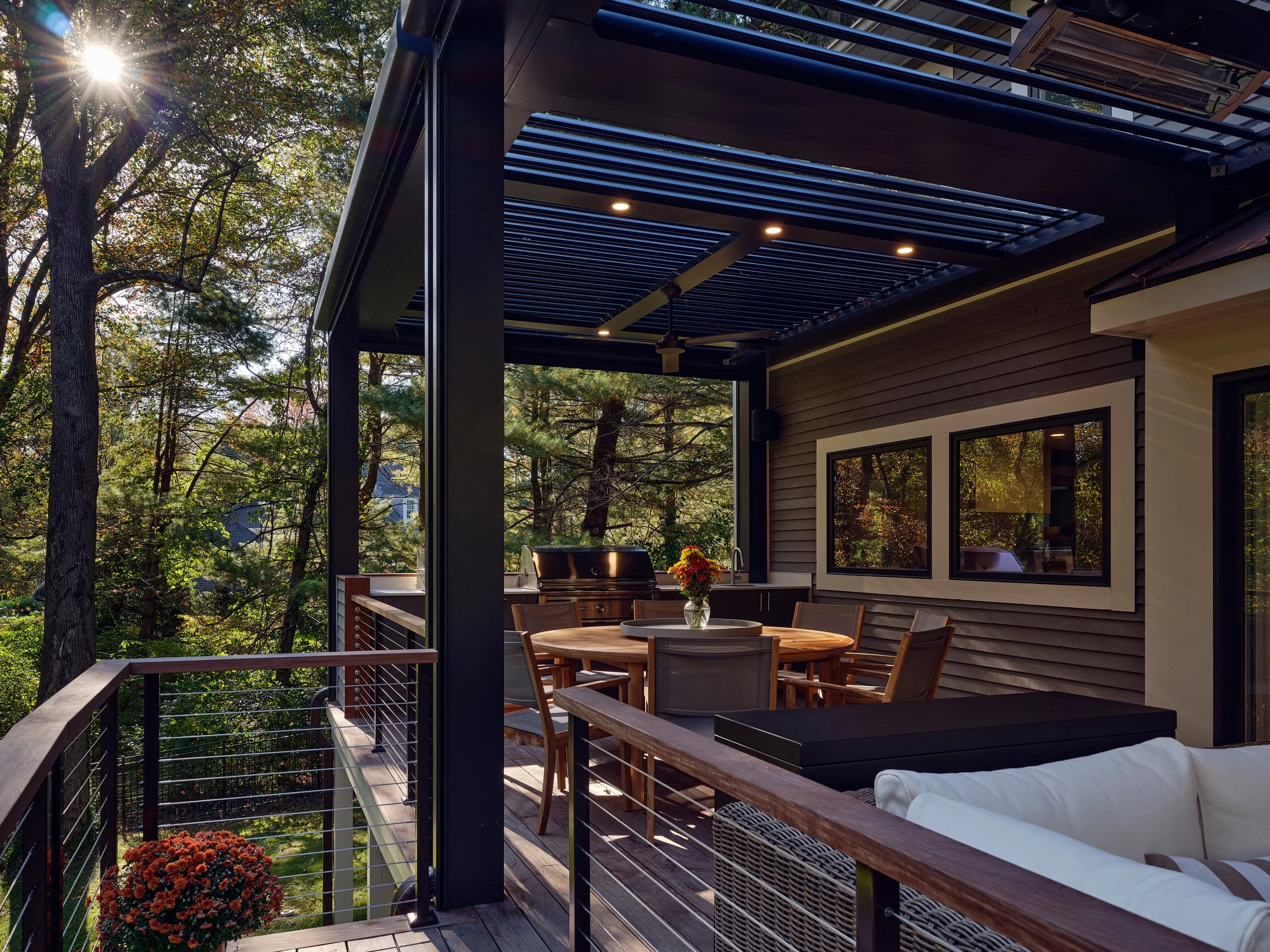 An image of Three Oaks.