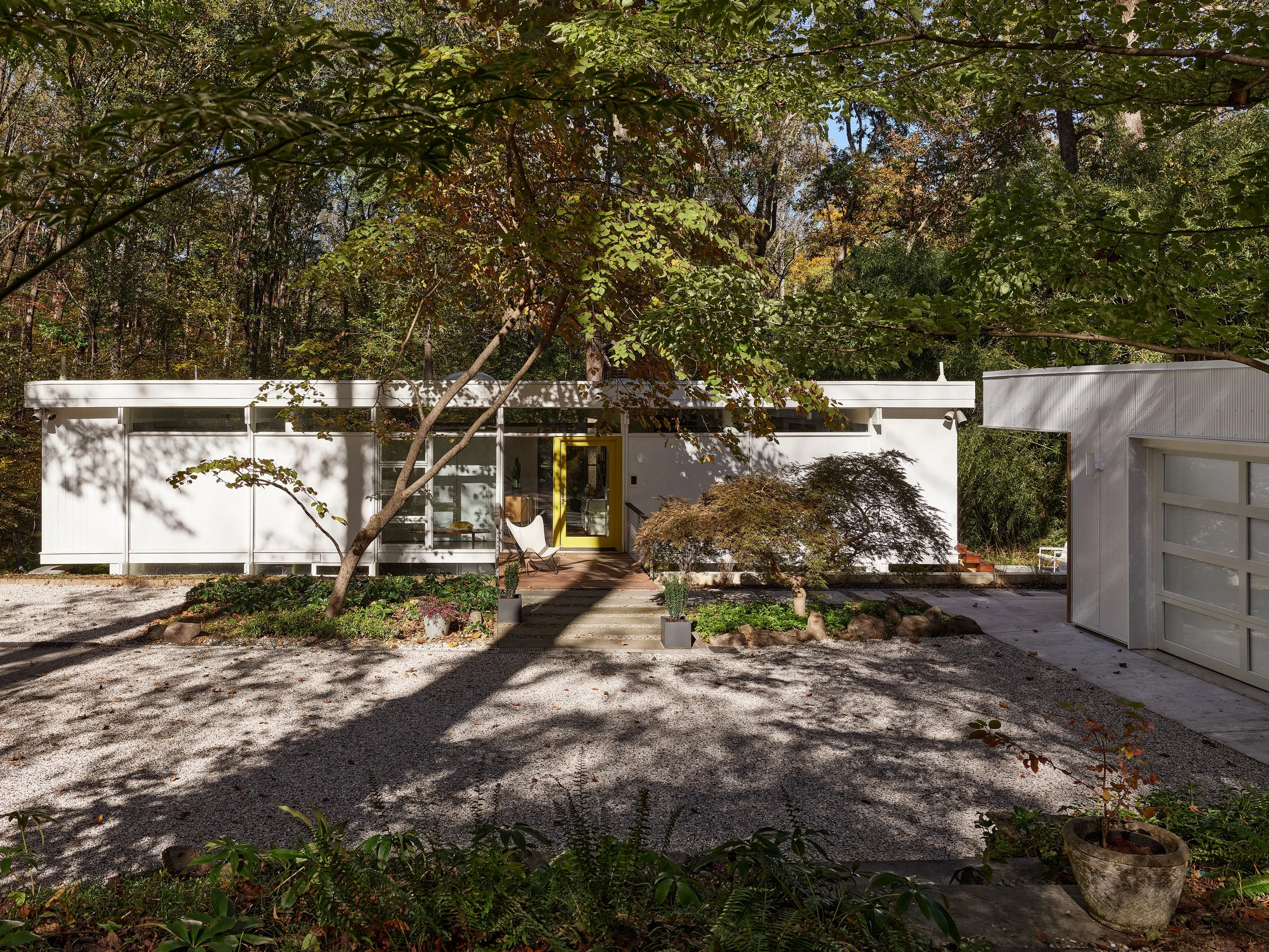 An image of Moss Hill Garage.