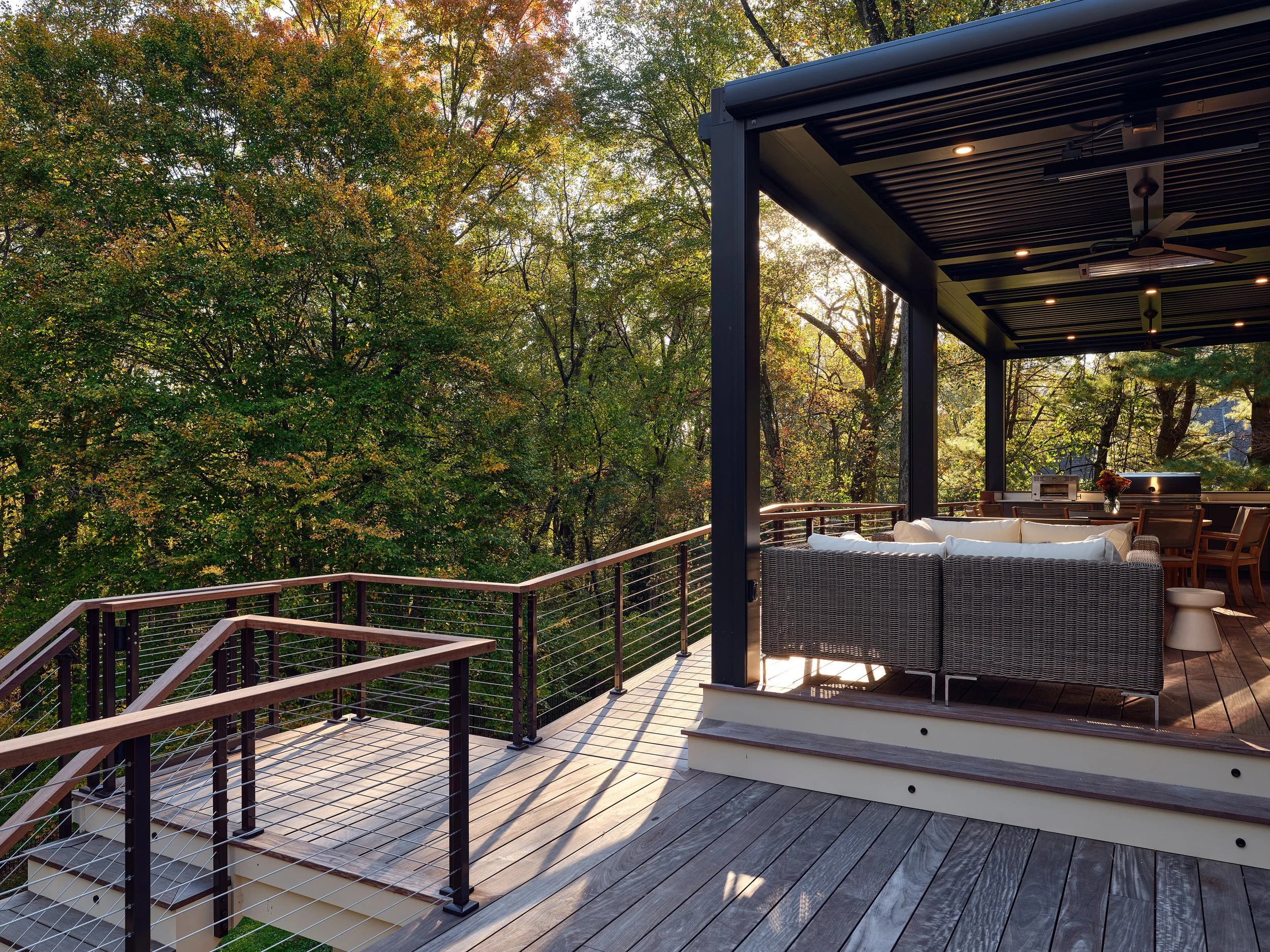 An image of Three Oaks.