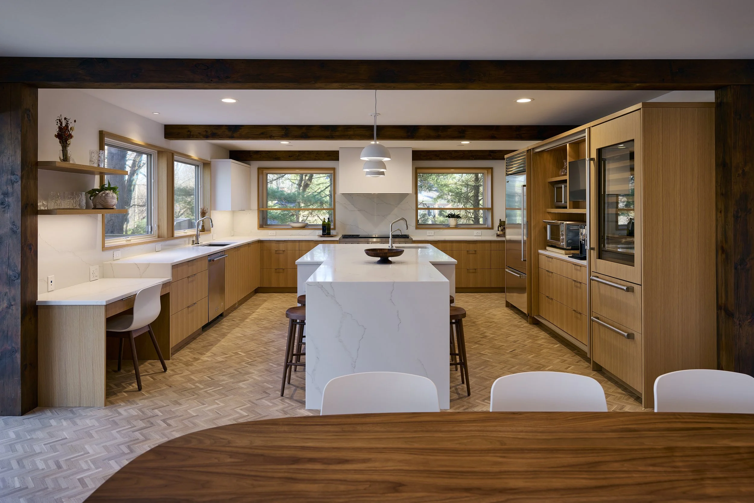 An image of Three Oaks.