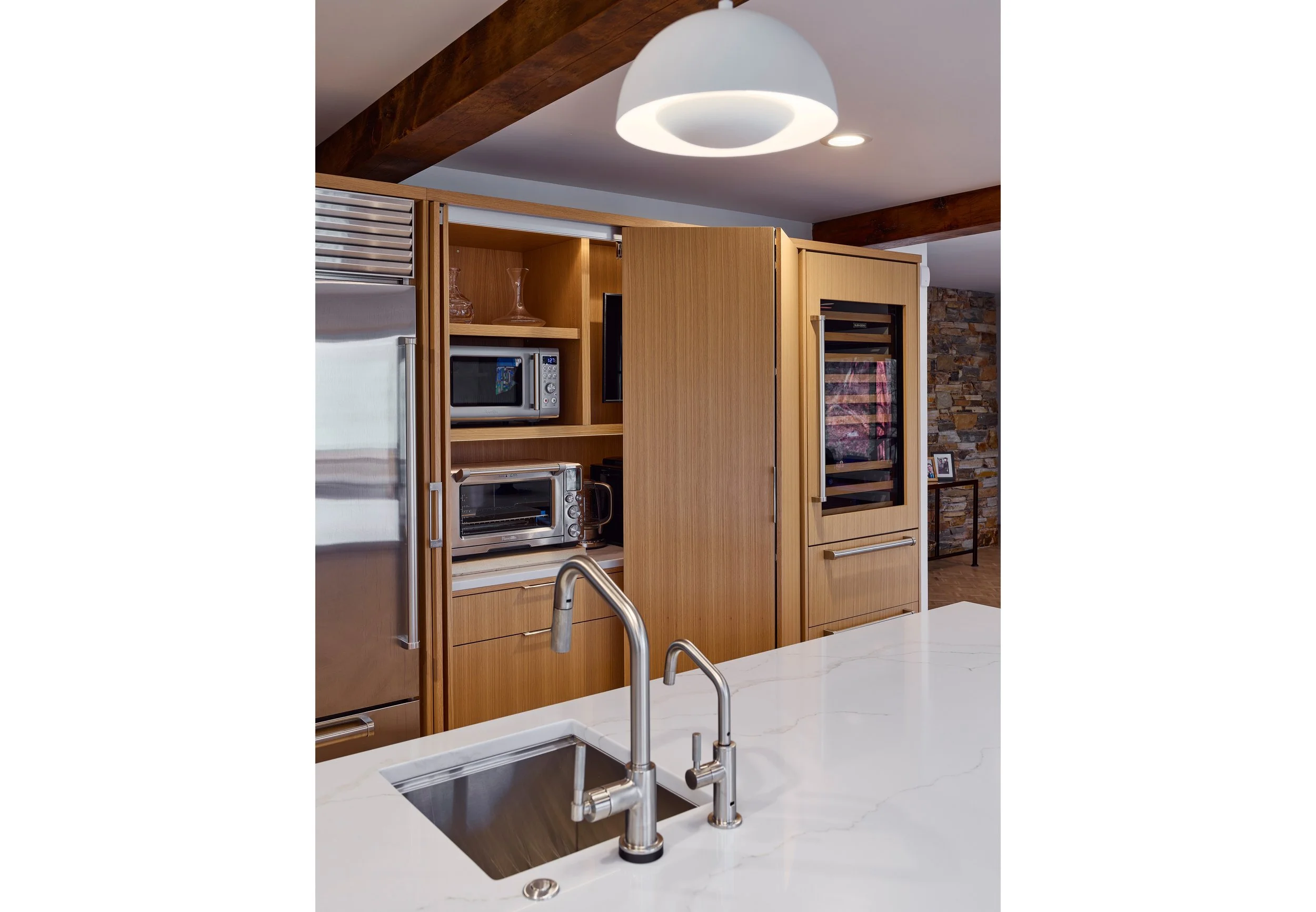 An image of Three Oaks.