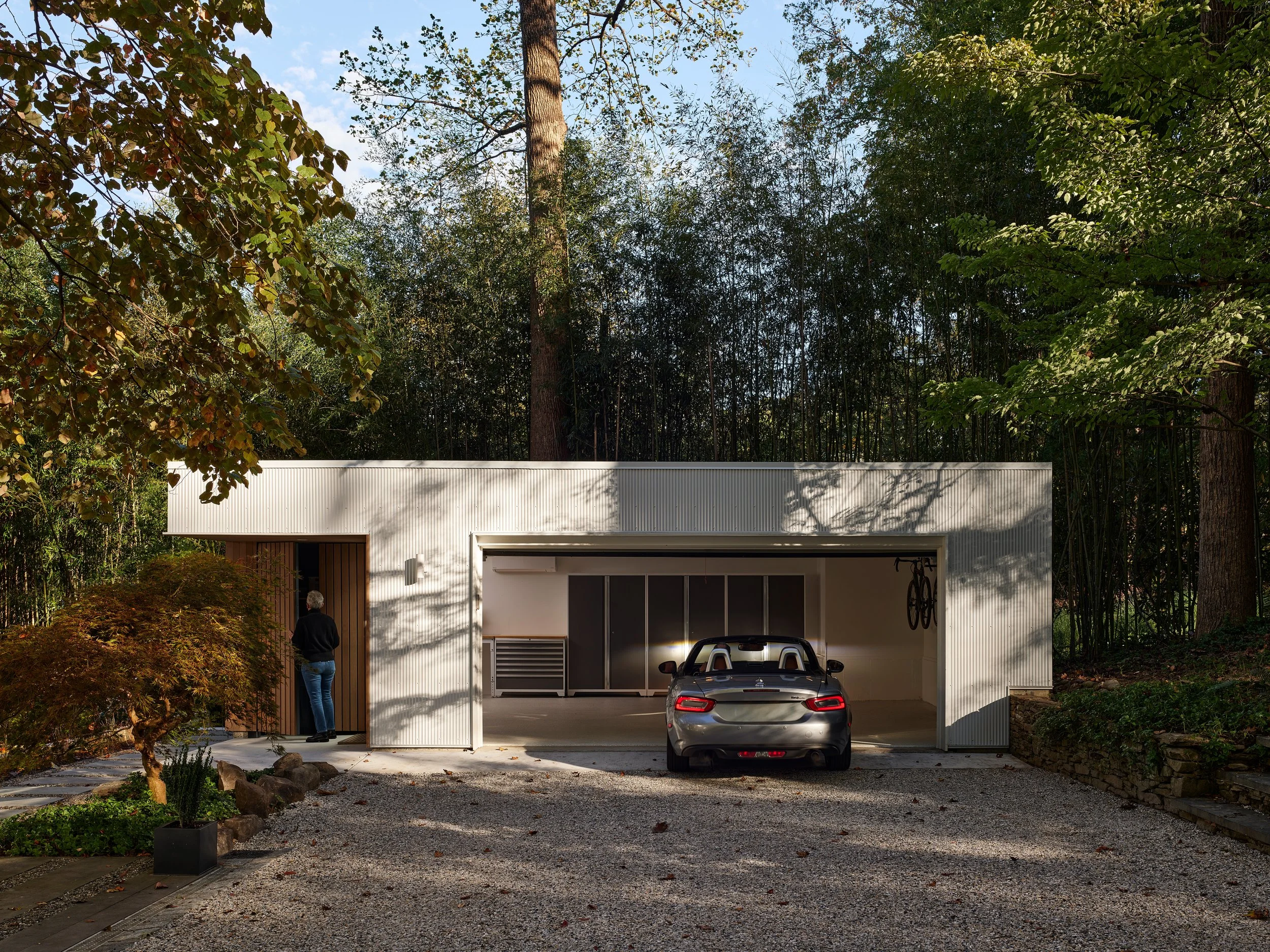 An image of Moss Hill Garage.