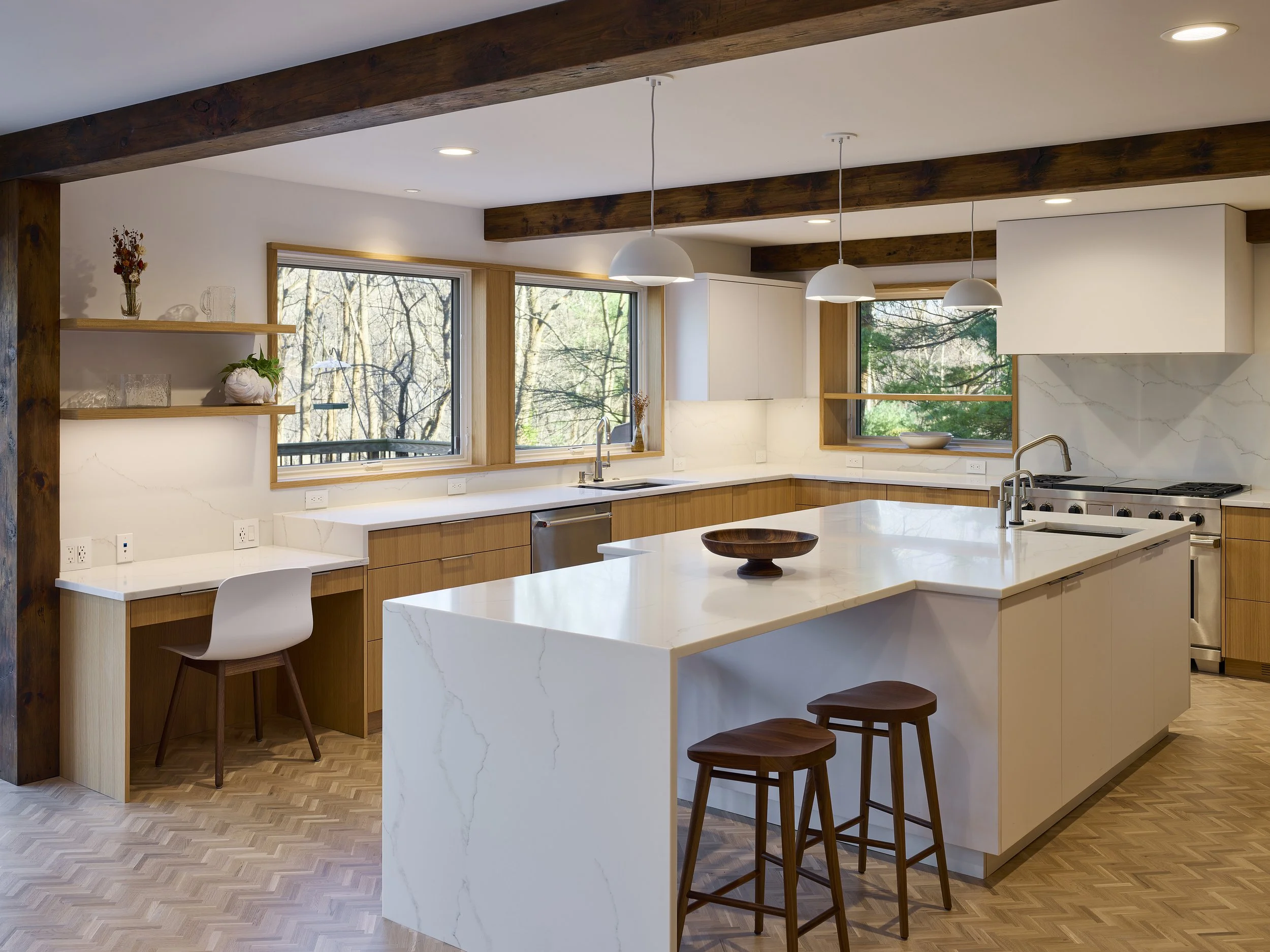 An image of Three Oaks.