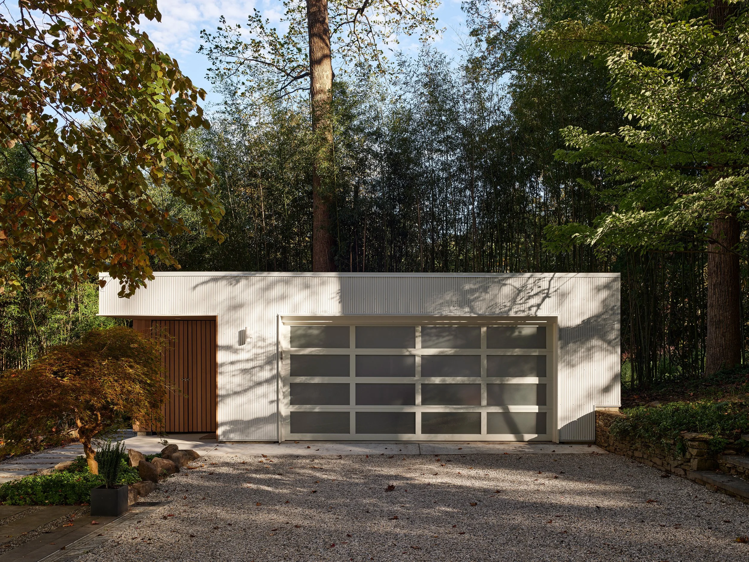 An image of Moss Hill Garage.