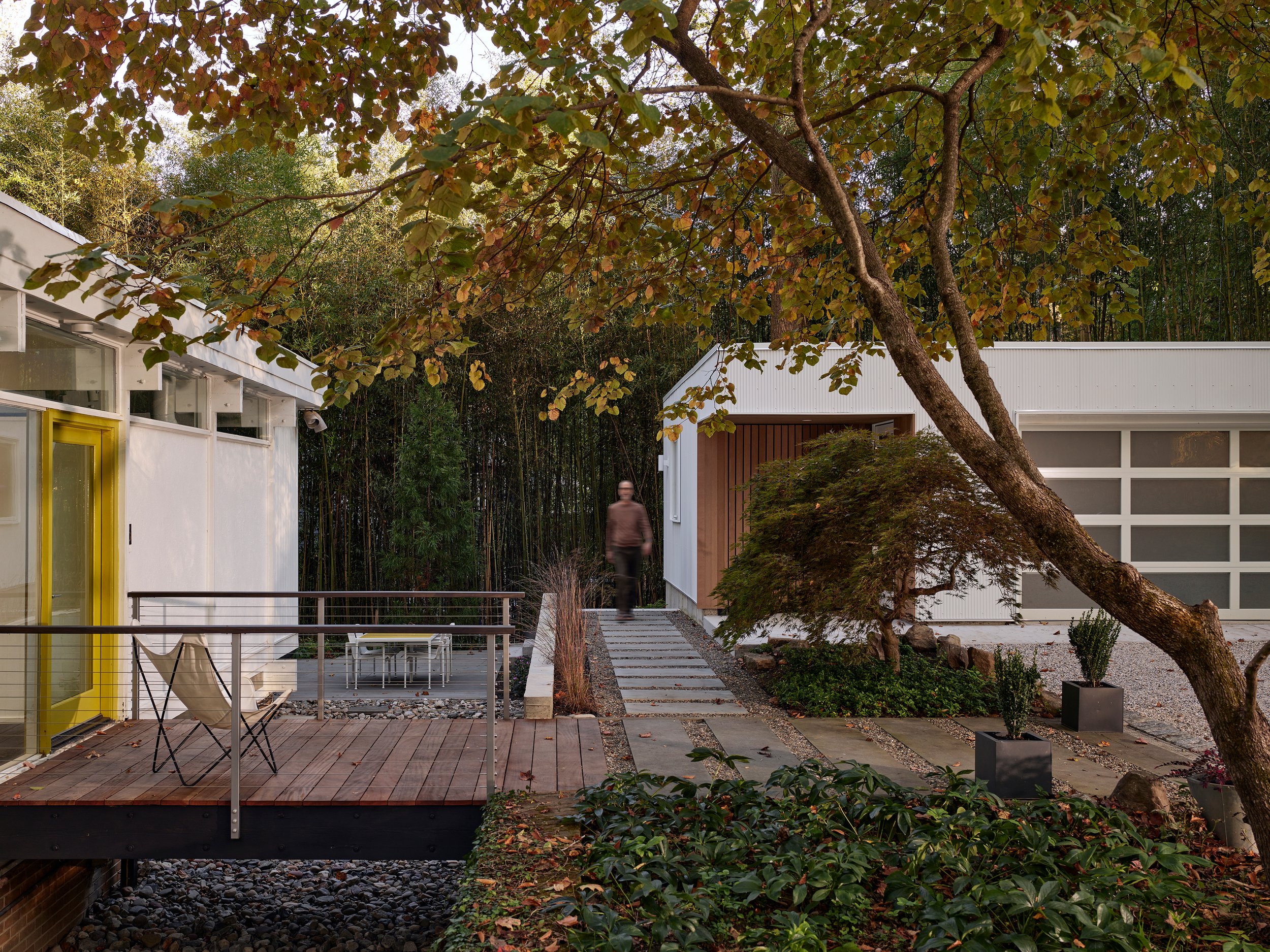 An image of Moss Hill Garage.