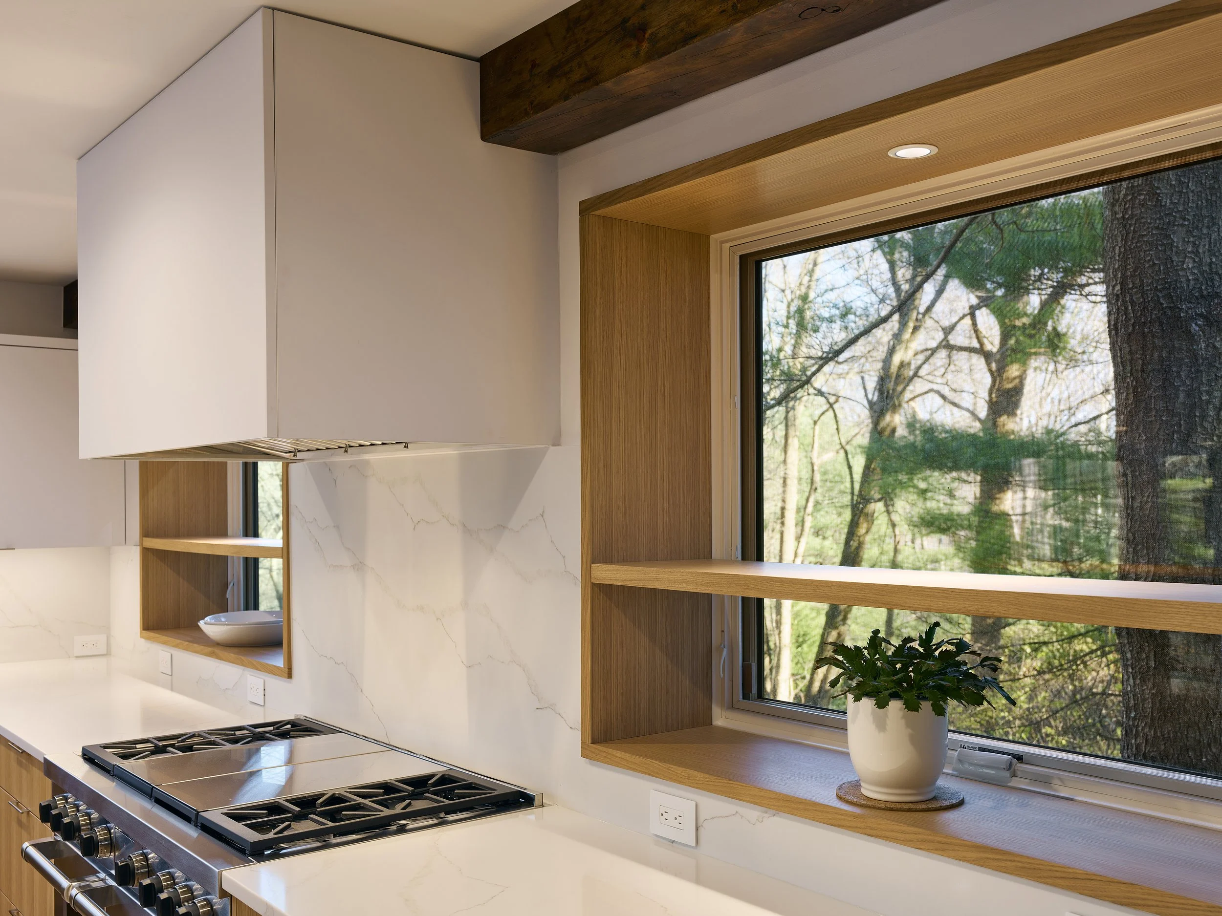 An image of Three Oaks.