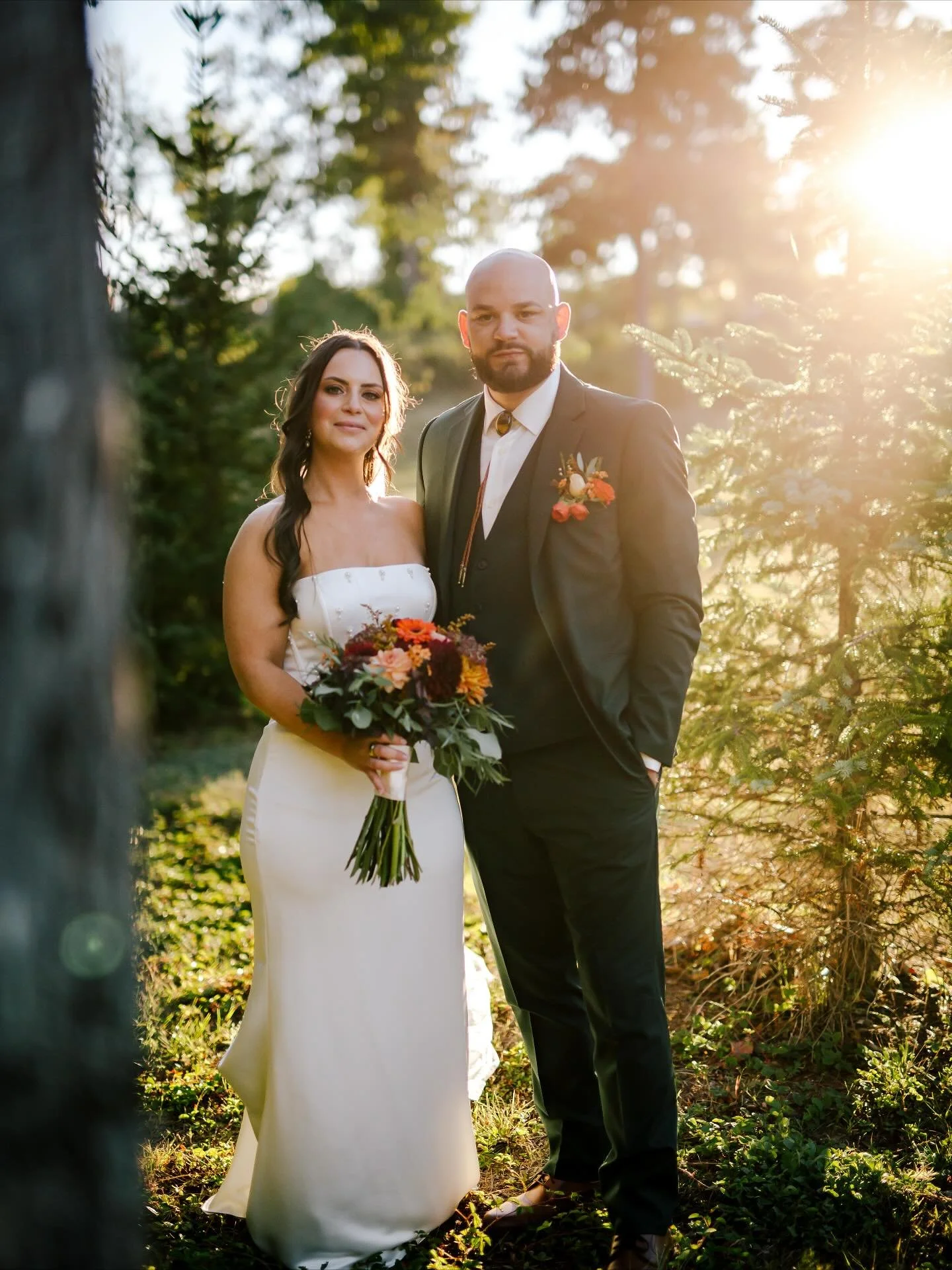 Love, light + lipstick ✨

Photography @spitzerphoto 
Hair @sparrowhairstudio 
#goldenbridalartistry #fallweddings #mainemakeupartist #weddingmakeupartist #newenglandmakeupartist #softglamlook #maineweddingmakeup #makeupinspiration #booking2026