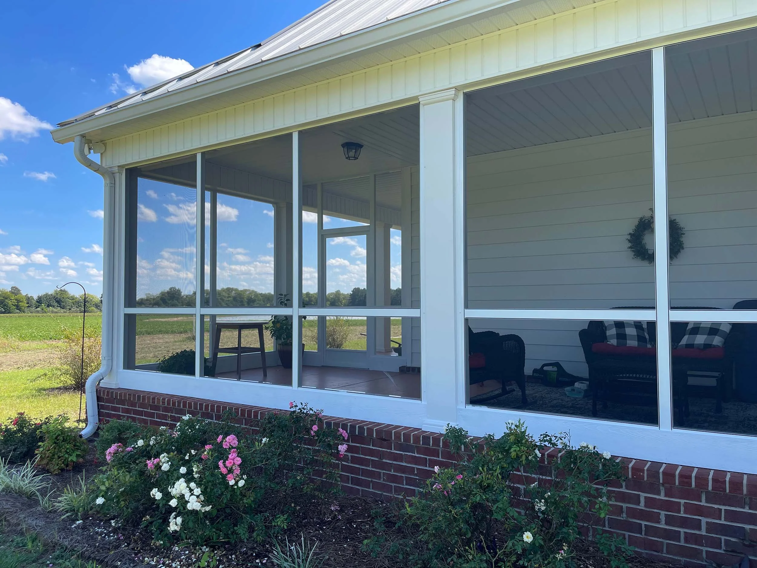 Custom screenroom addition for a residential home in the Dothan area.