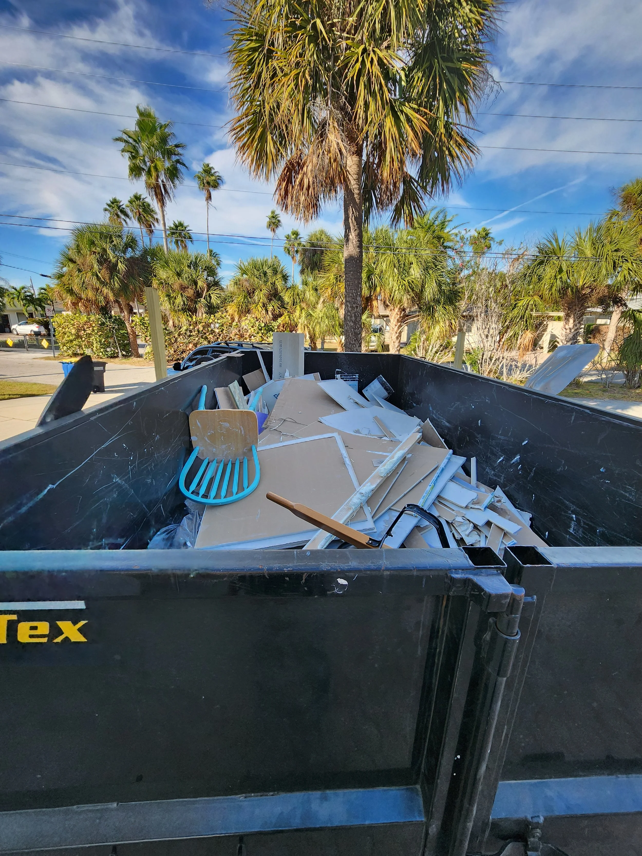 Construction debris removal trailer in Tampa Bay