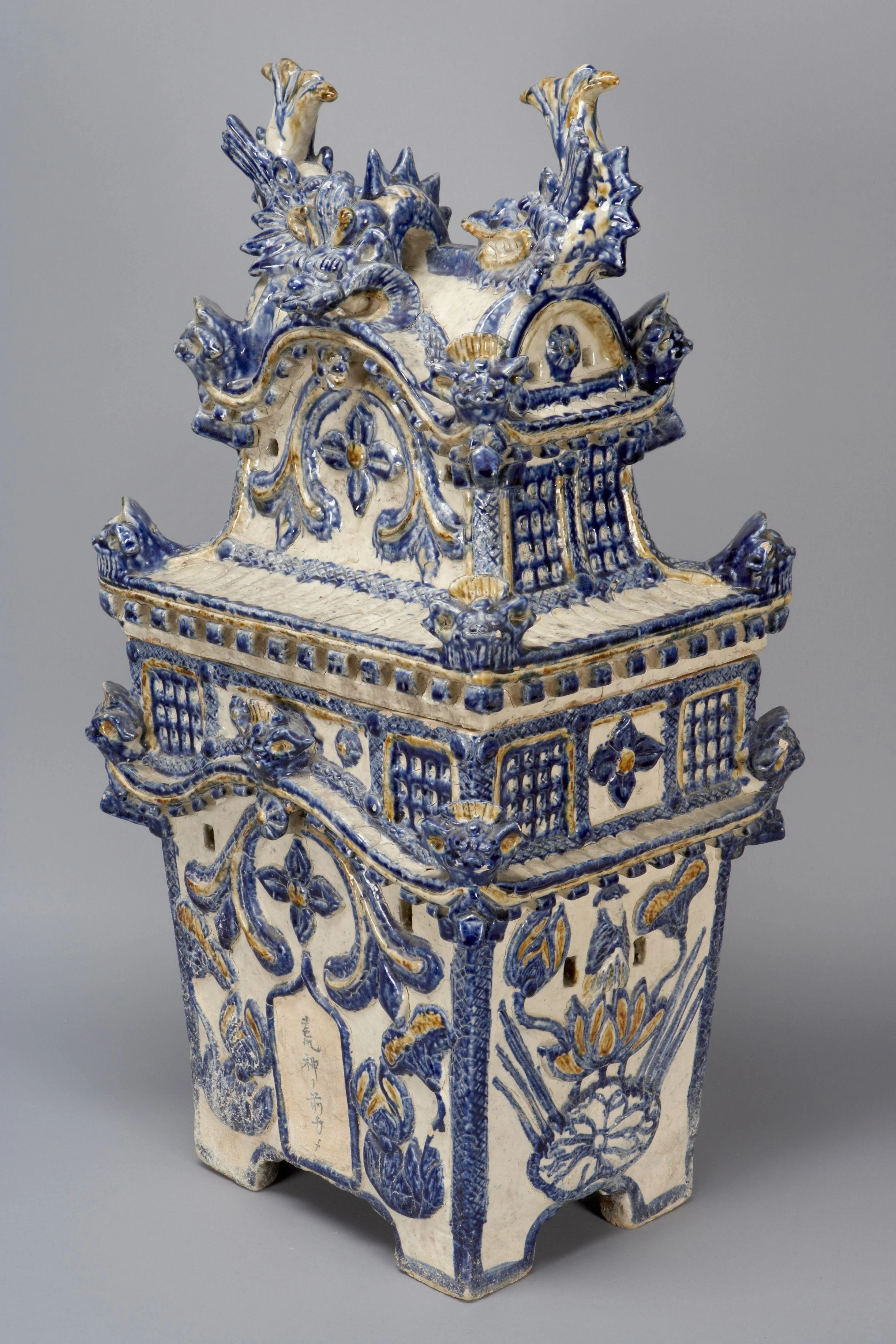 Okinawan-Urn-Image_ 23-Mar-2007.jpg