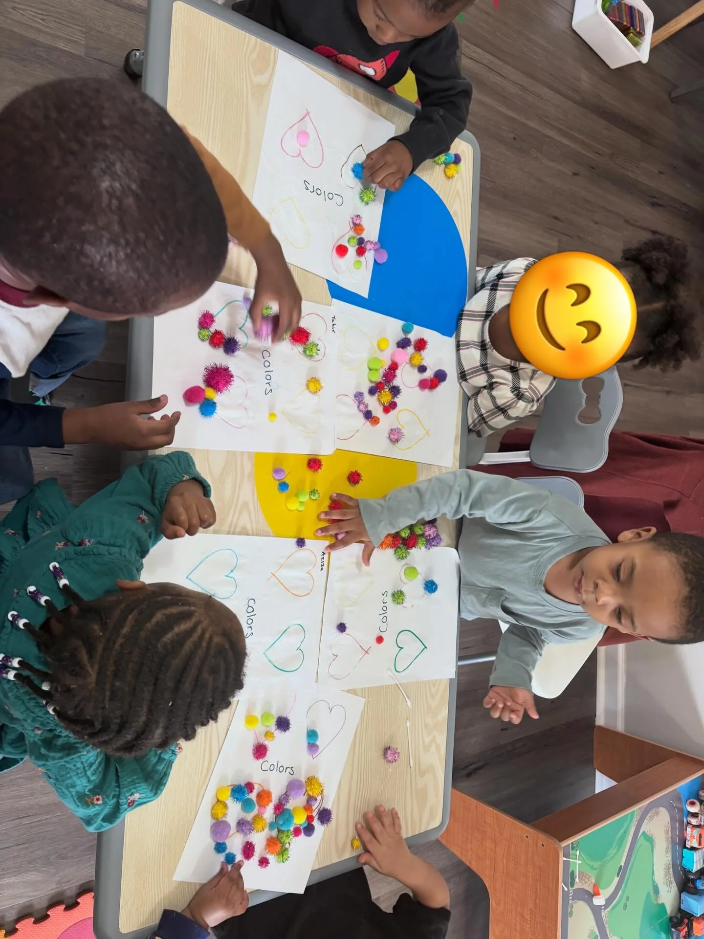 Little T&rsquo;s Learning Fun ❤️
Today our Little T class explored colors and shapes while strengthening their fine motor skills. The students used glue and colorful pom-poms to trace the shape of a heart, carefully placing each pom-pom along the out