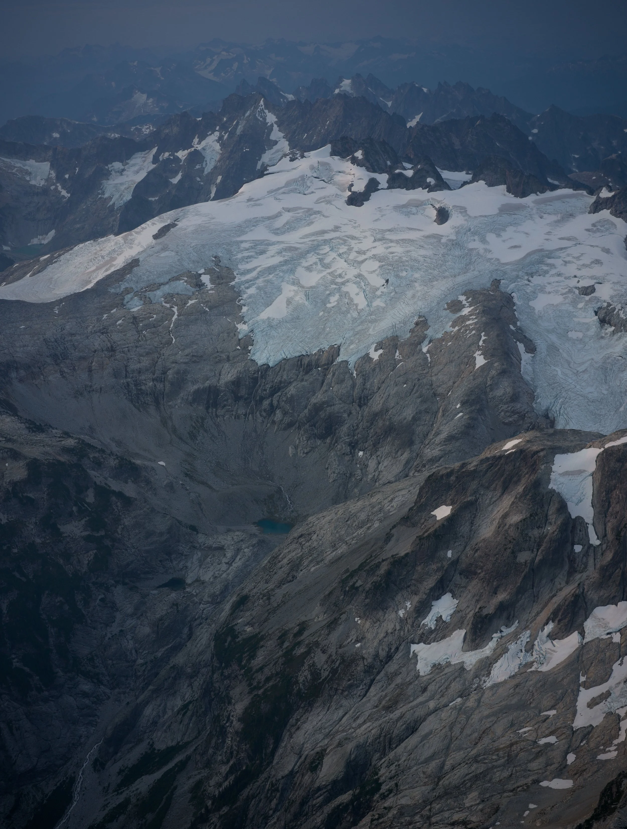 Wildfire haze at 6:42am over the North Cascades 

#hasselblad
