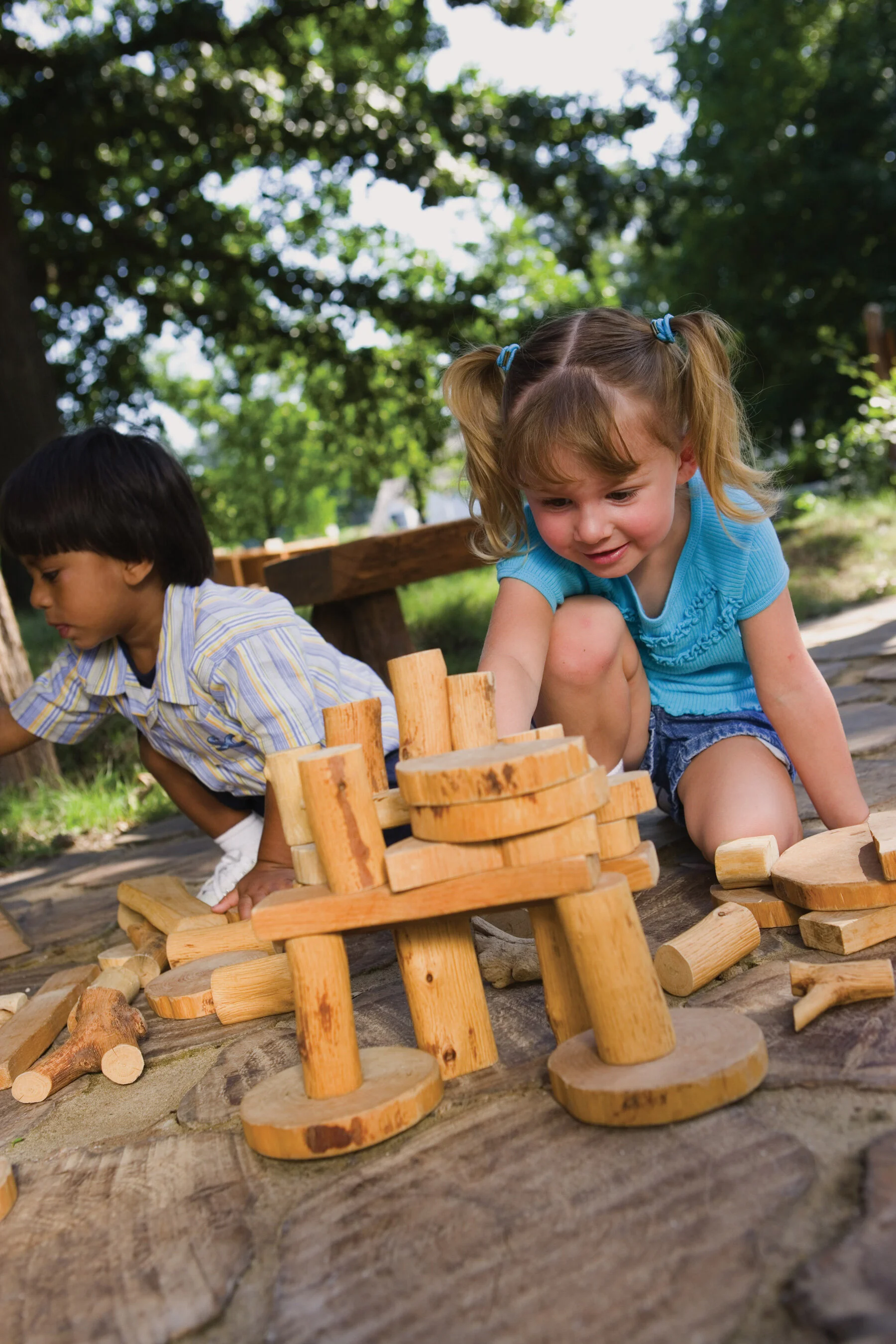 NATURE EXPLORE.
Design and media supporting embodied learning, material engagement, and children’s relationship to the living world.
