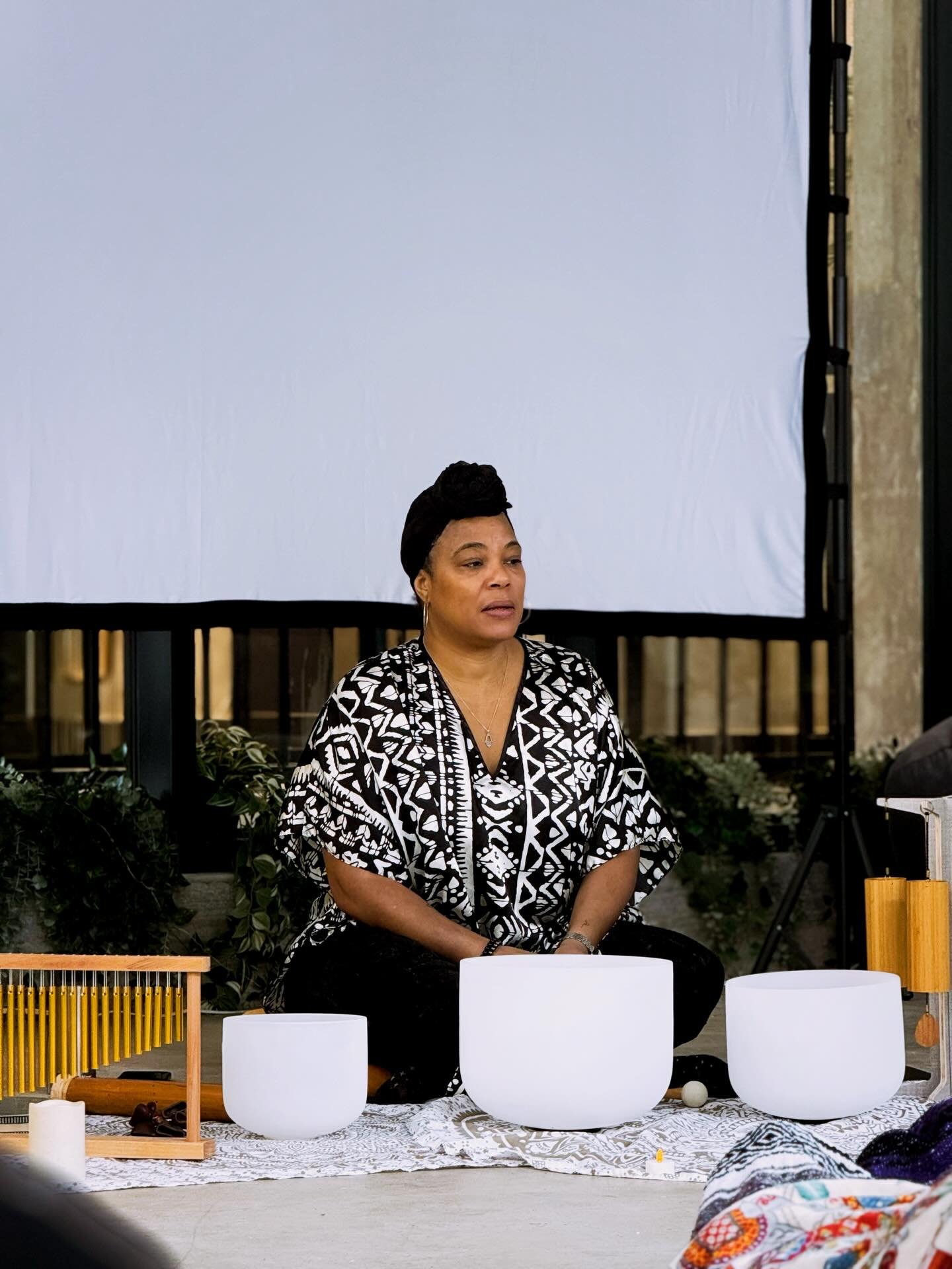 Grateful for the space we shared during Flow, Feel, Frequency with Sakina, the Wellness Alchemist ✨

At The House Blend: Reset @ Mercer, we gathered to experience sound as medicine and rest as a rite. Through a deeply immersive sound bath, Sakina gui