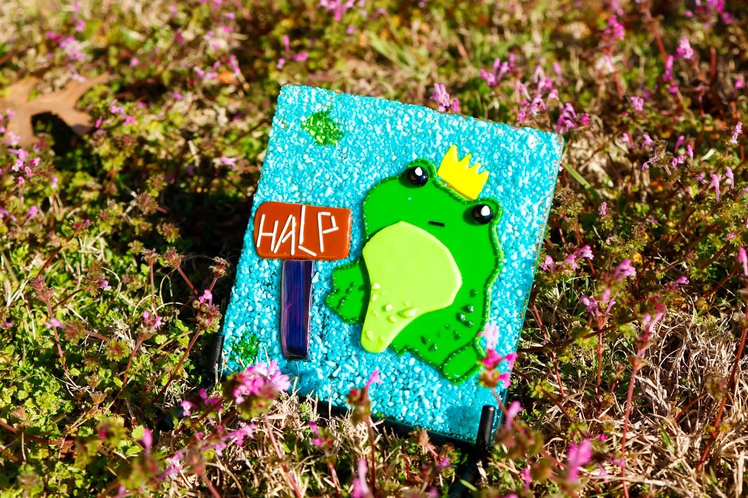 Fused glass frog design