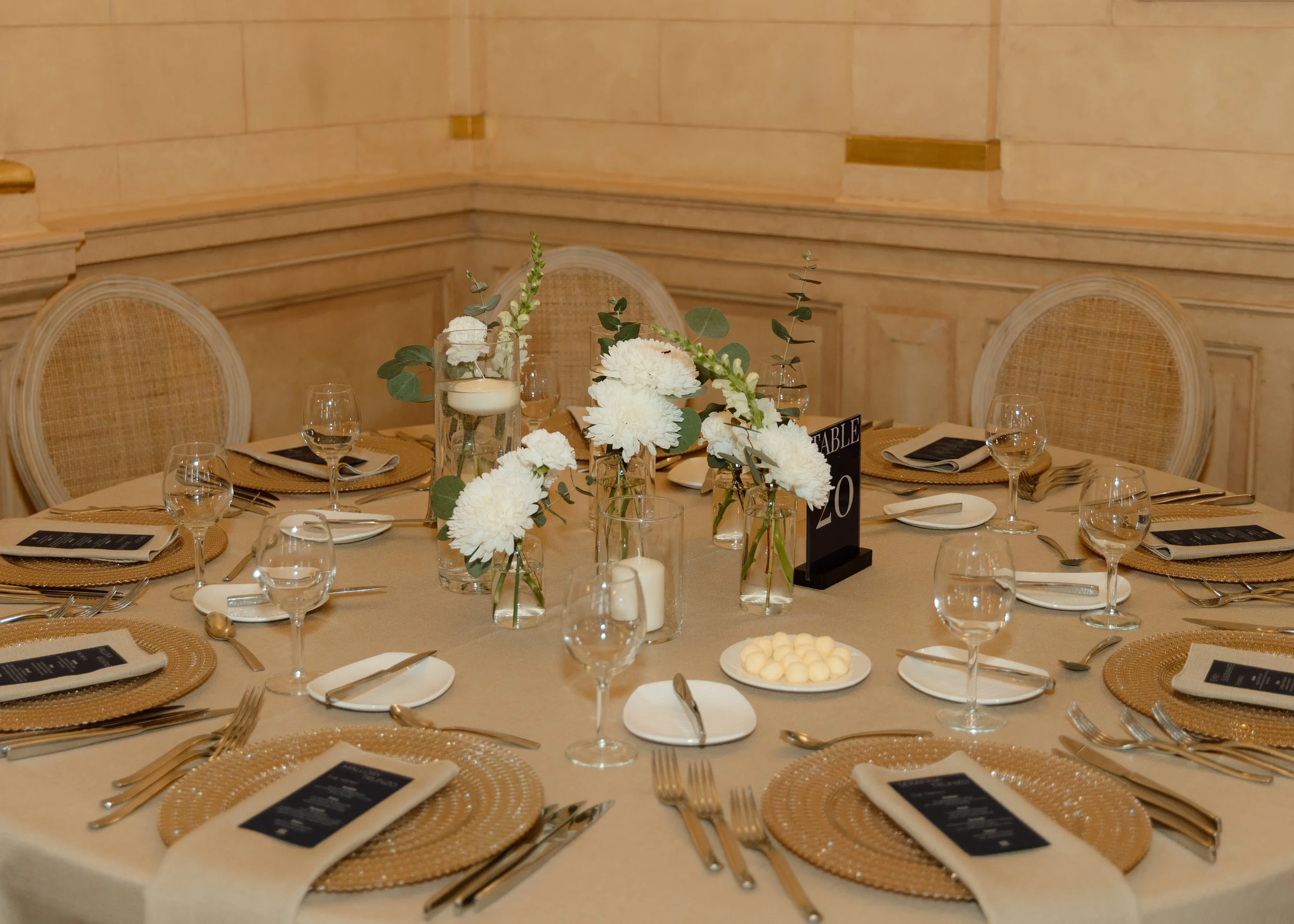 Velluto Events Co. Wedding Table. Simple, elegant, Italian, subtle, formal, elevated