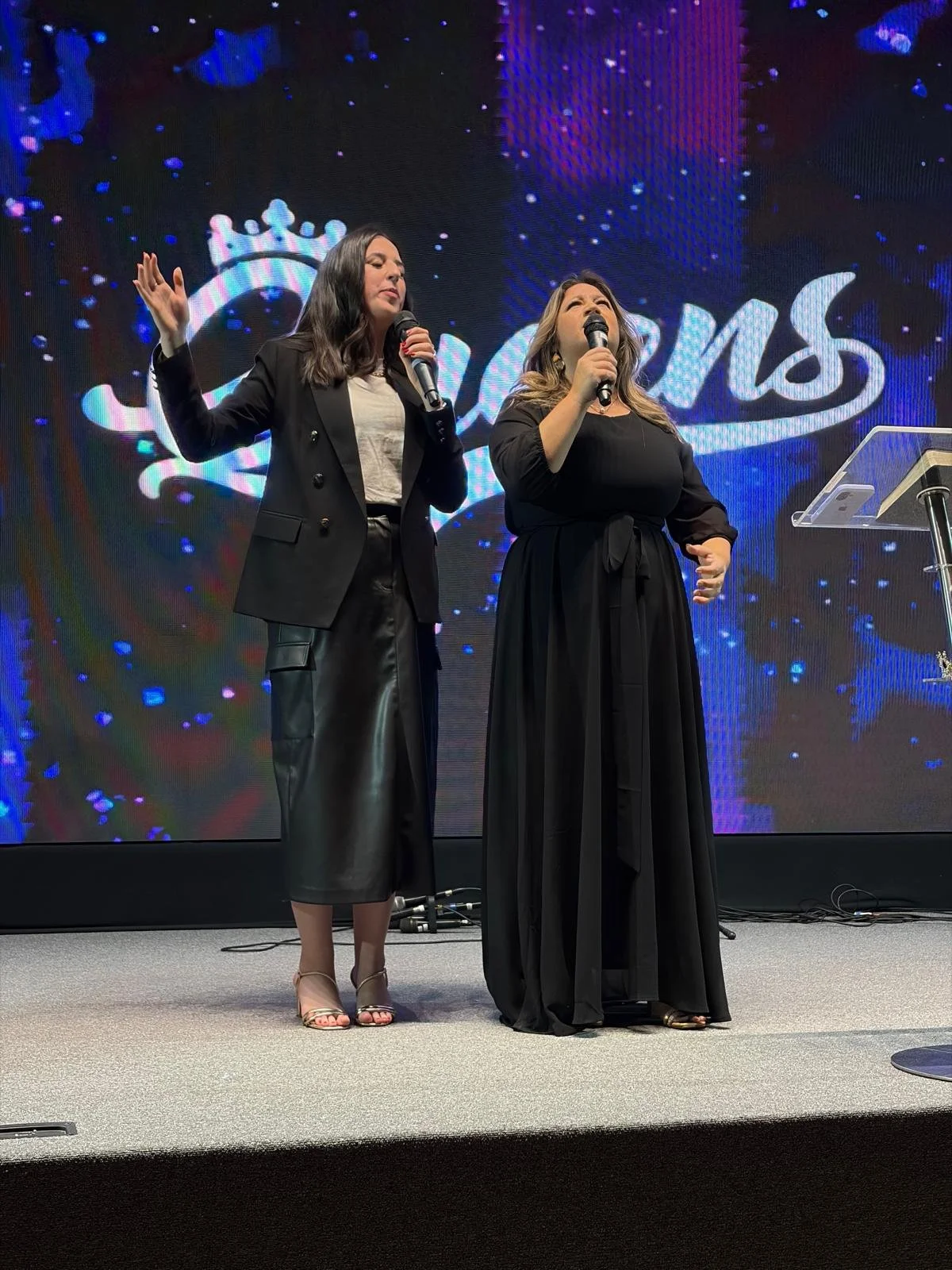 Caroline Sumner Preaching at Queens Conference in Brazil