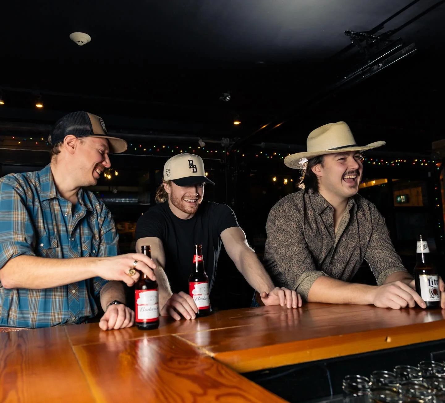 Round up the boys it&rsquo;s Industry Night 🚨 

👉🏼$3 HIBALLS
👉🏼$4 PREMIUMS
👉🏼$5 SUPERS
🎱 FREE POOL ALL NIGHT 
🎵 DJ PHATTY