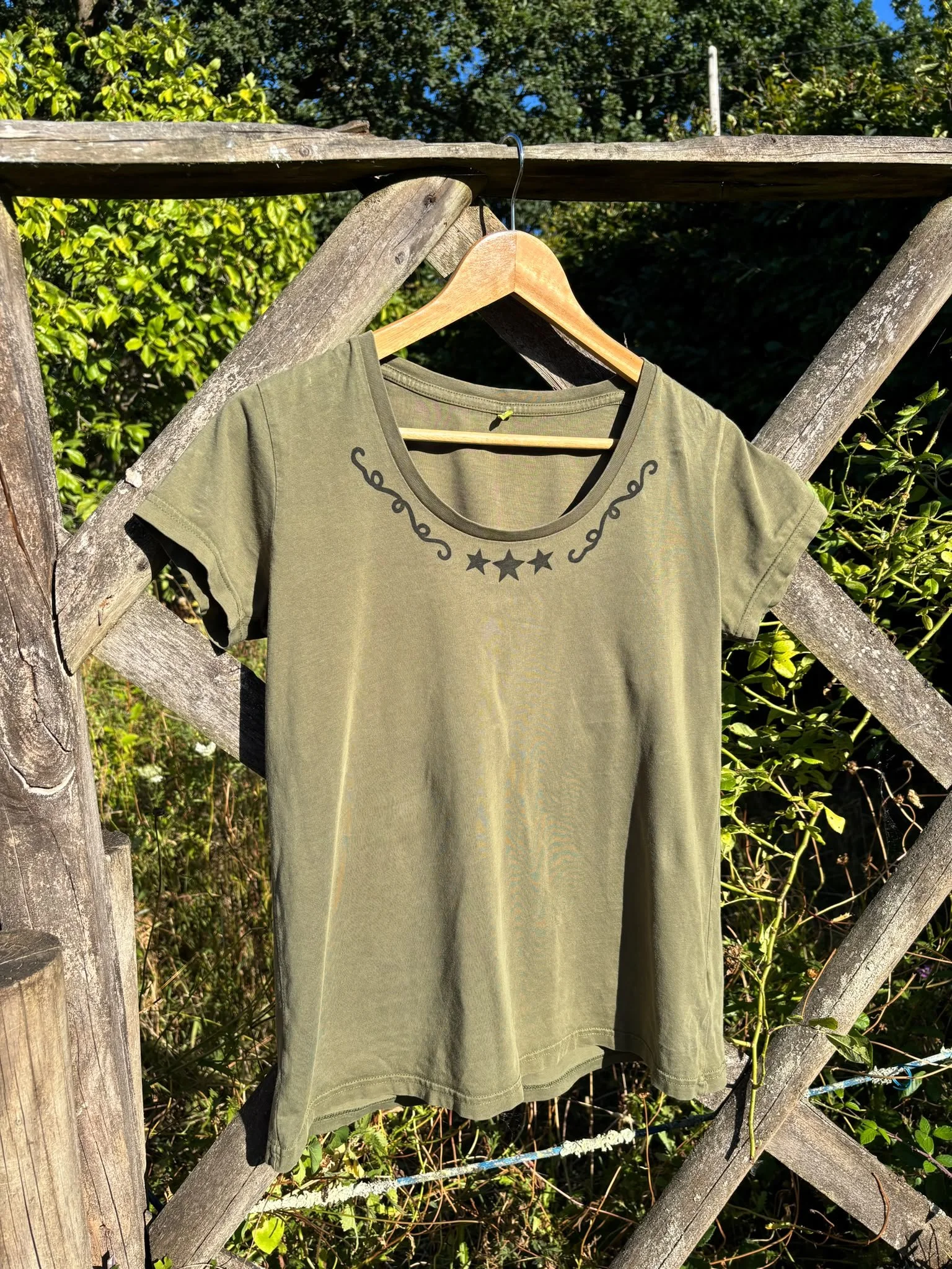 Tarot & Trinkets tee!
