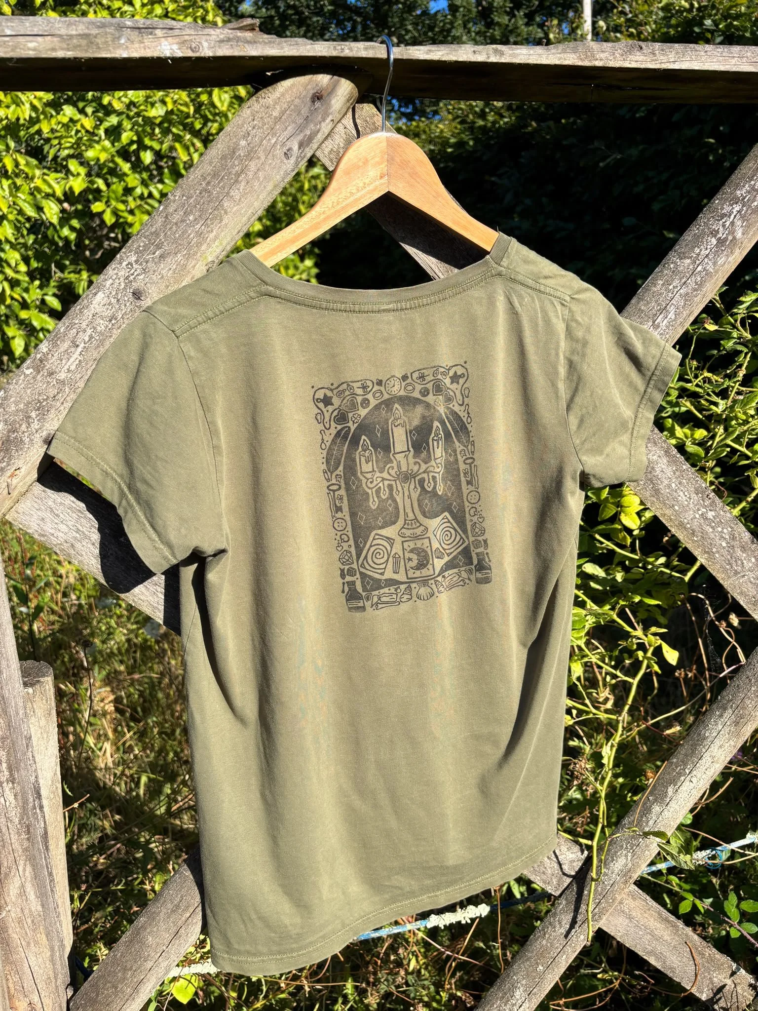 Tarot and trinkets tee B.jpeg
