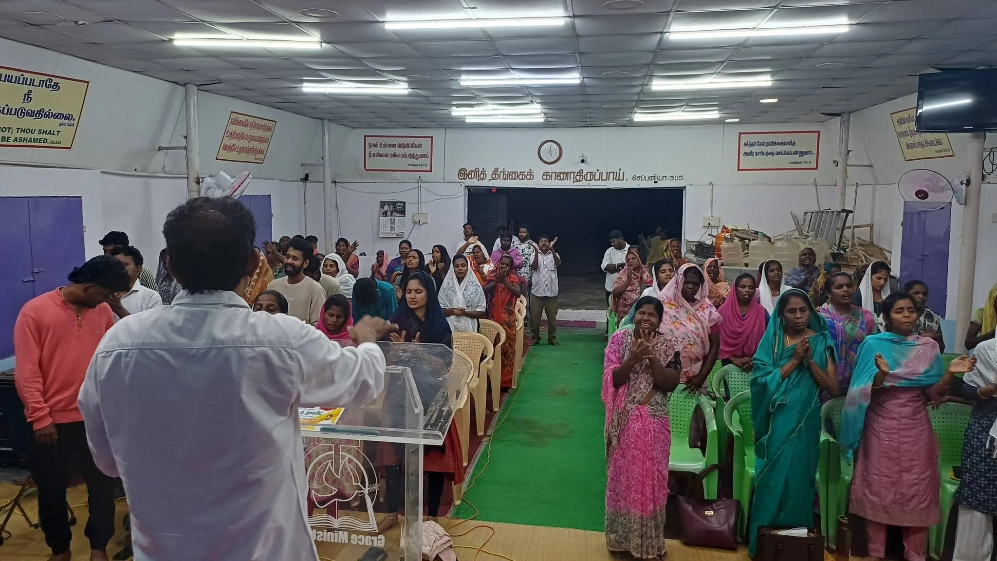culto no templo india.jpg