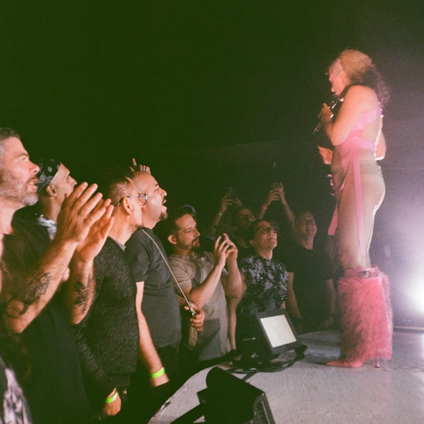 @peachesnisker forever. 🍑