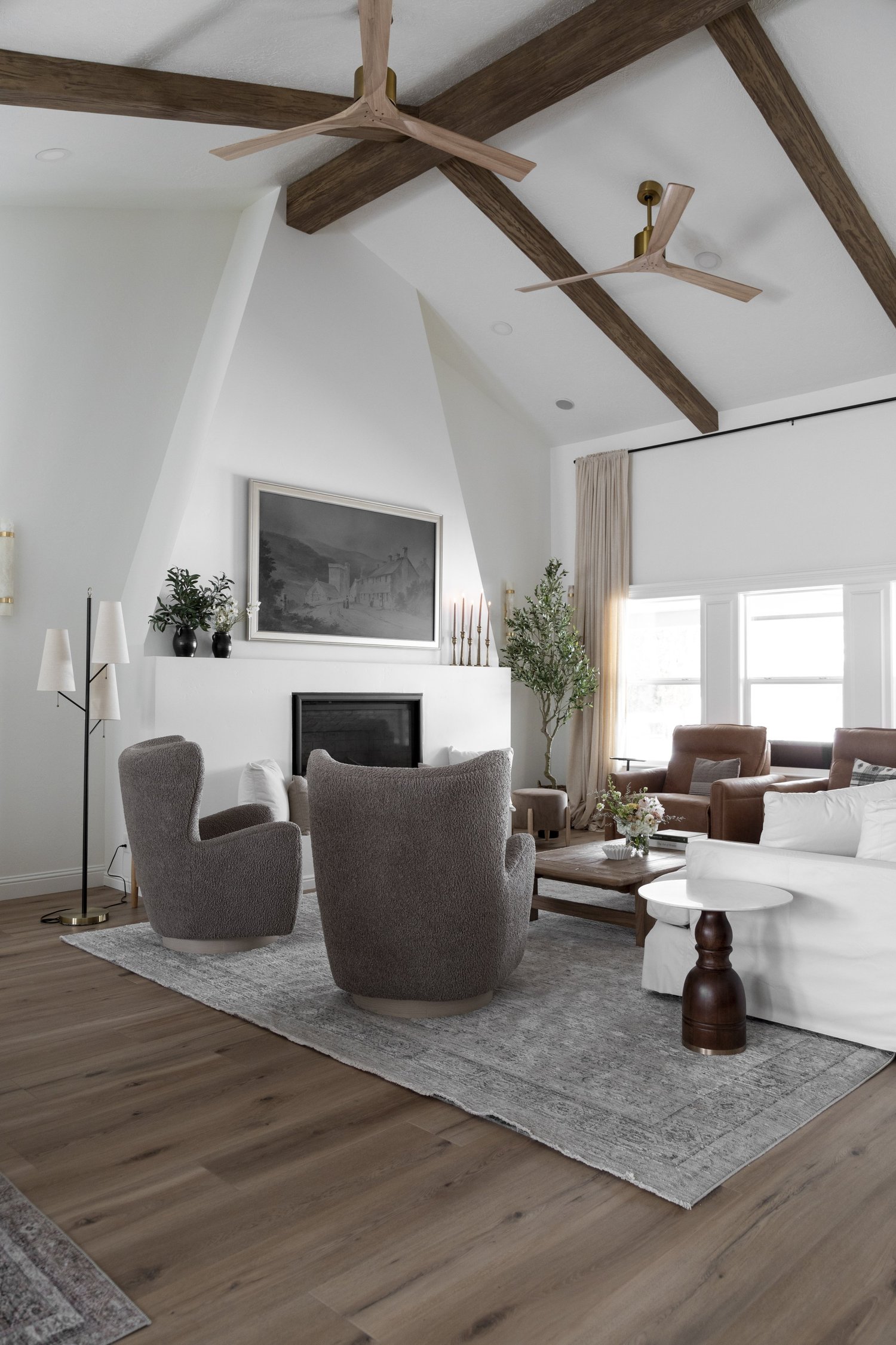 vaulted beams, ceiling fan, armchairs, fireplace
