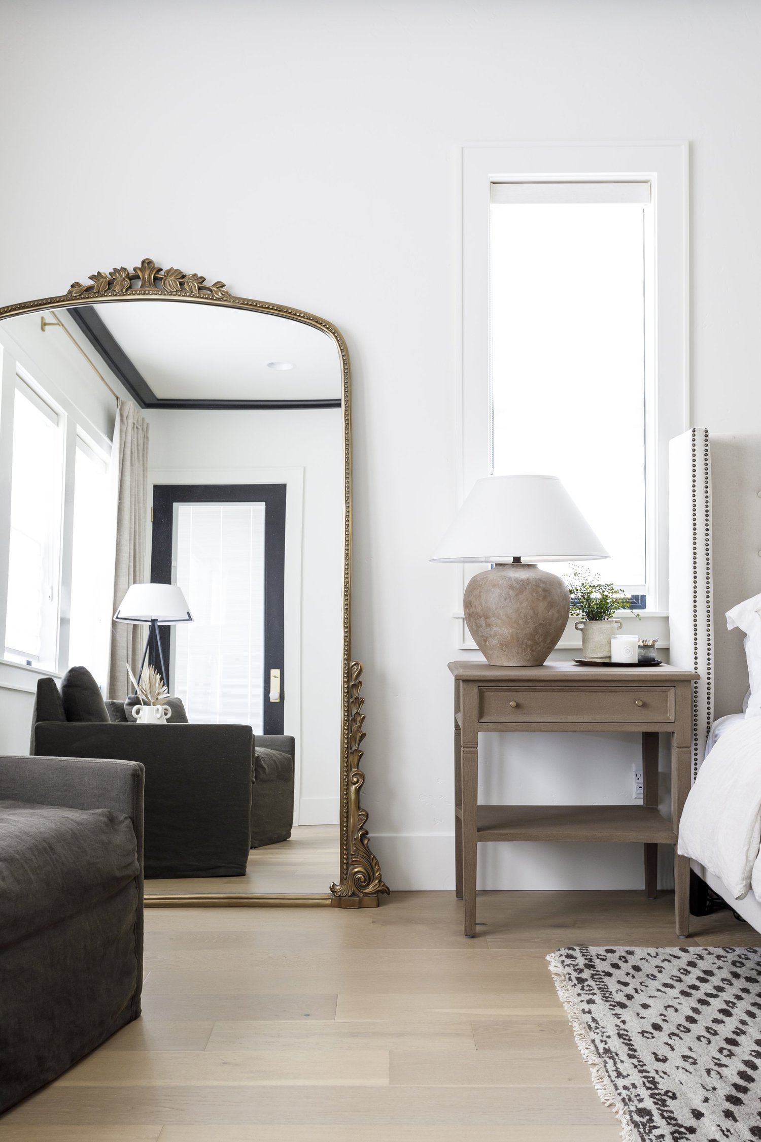 Entryway with wood console table, pottery and geometric rug