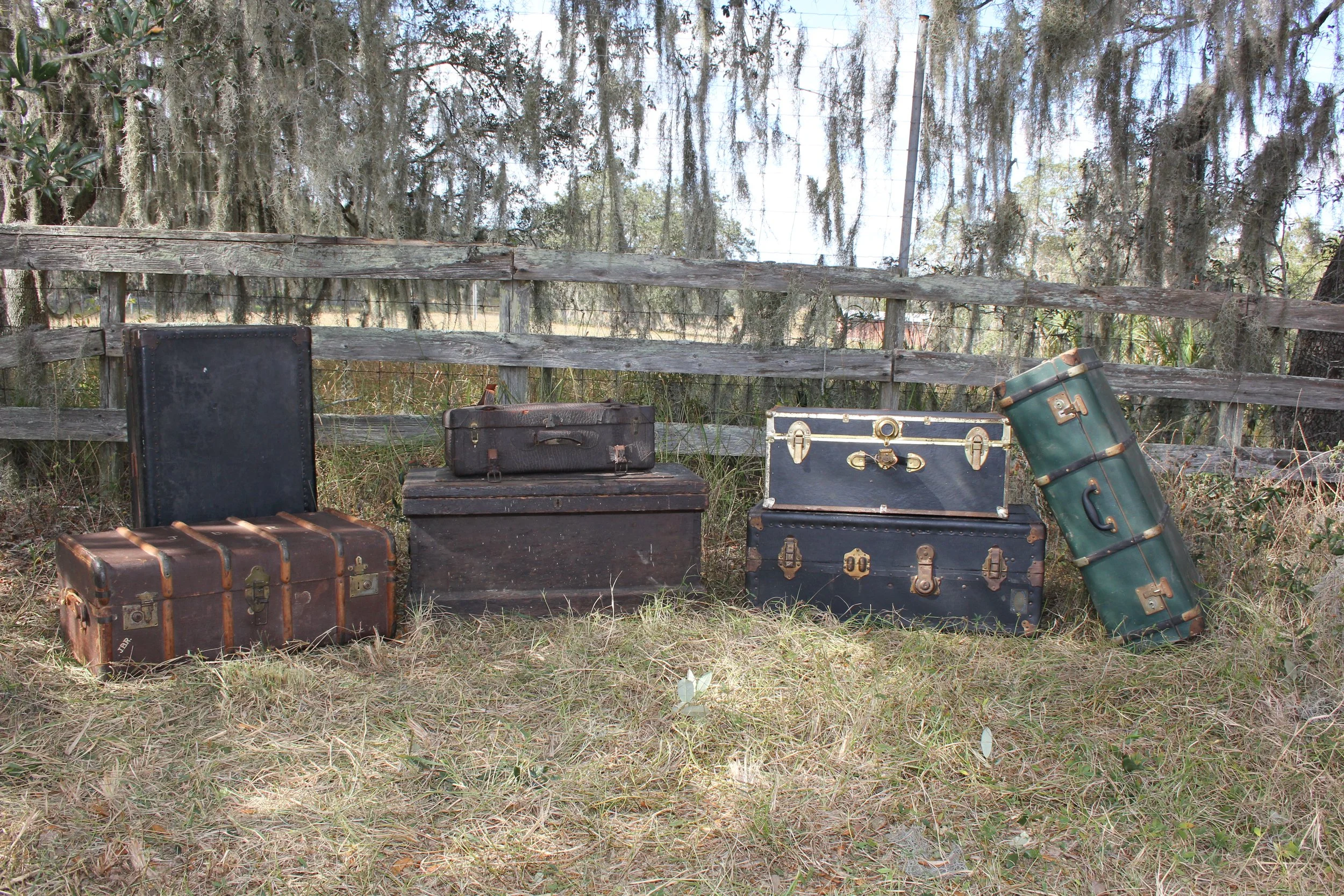 Assorted Vintage Suitcases & Trunks – Styling Collection