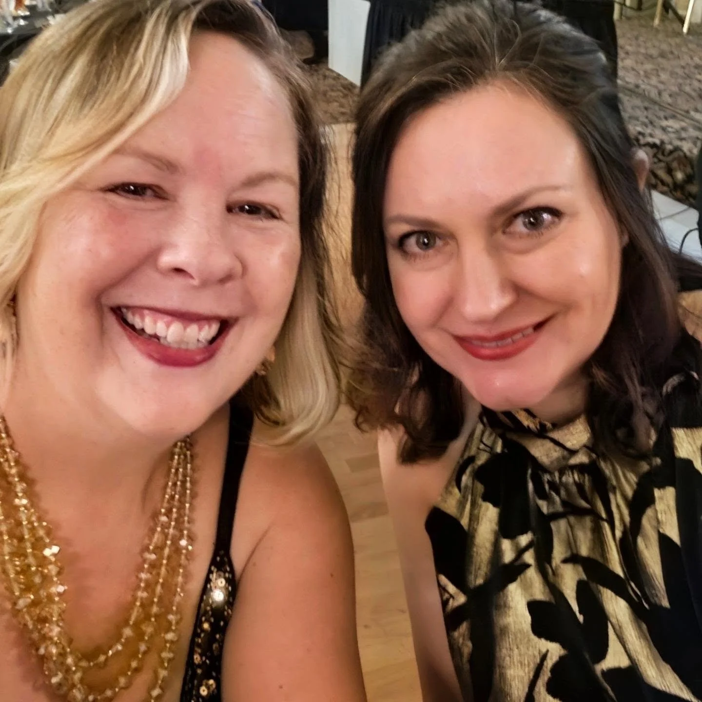 Fun at the Hot Springs Village Voice Awards tonight with Kelly Hargis.

Thank you to everyone who voted for me for best business owner and best artist. I'm so honored and I very much appreciate it. ❤️ Love to all.