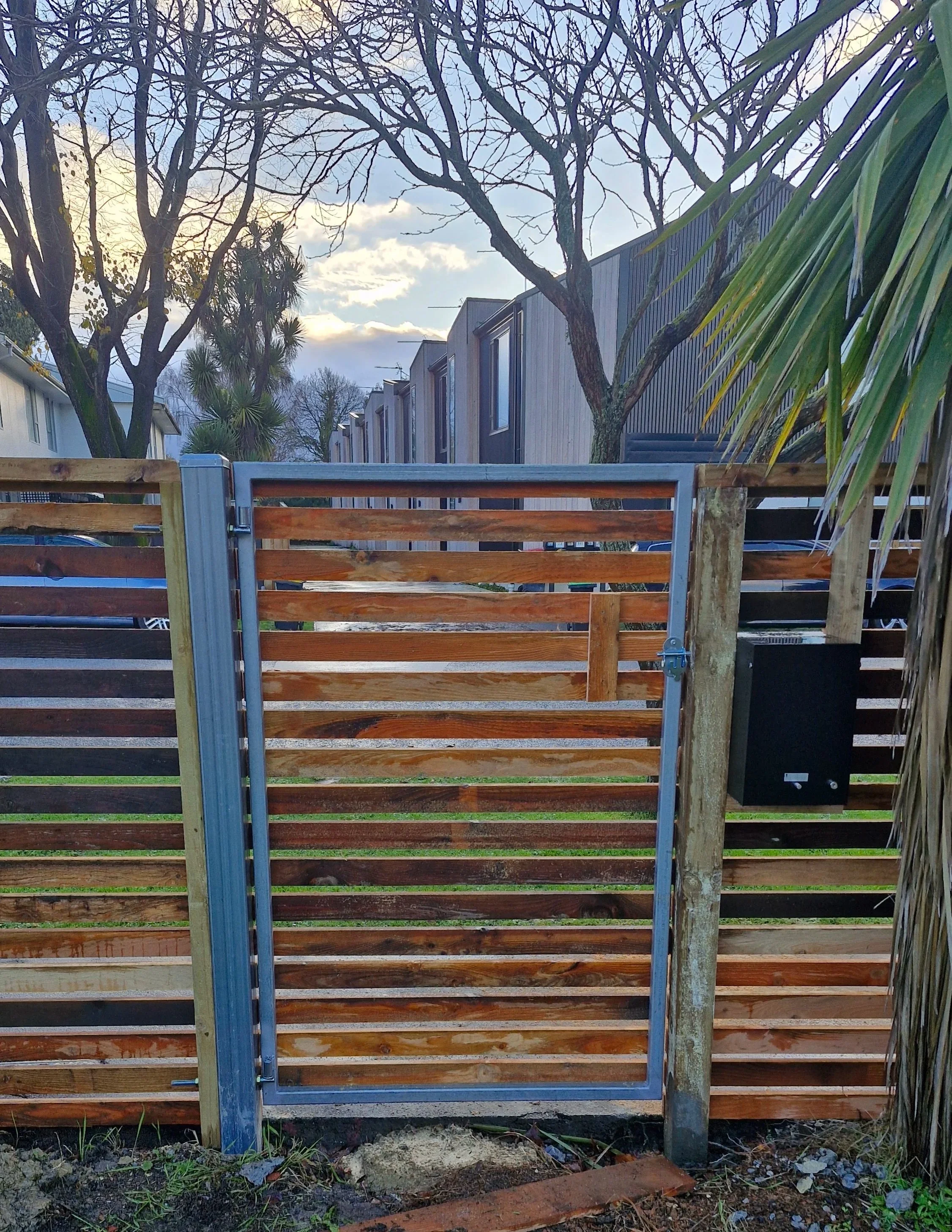 Custom Gate