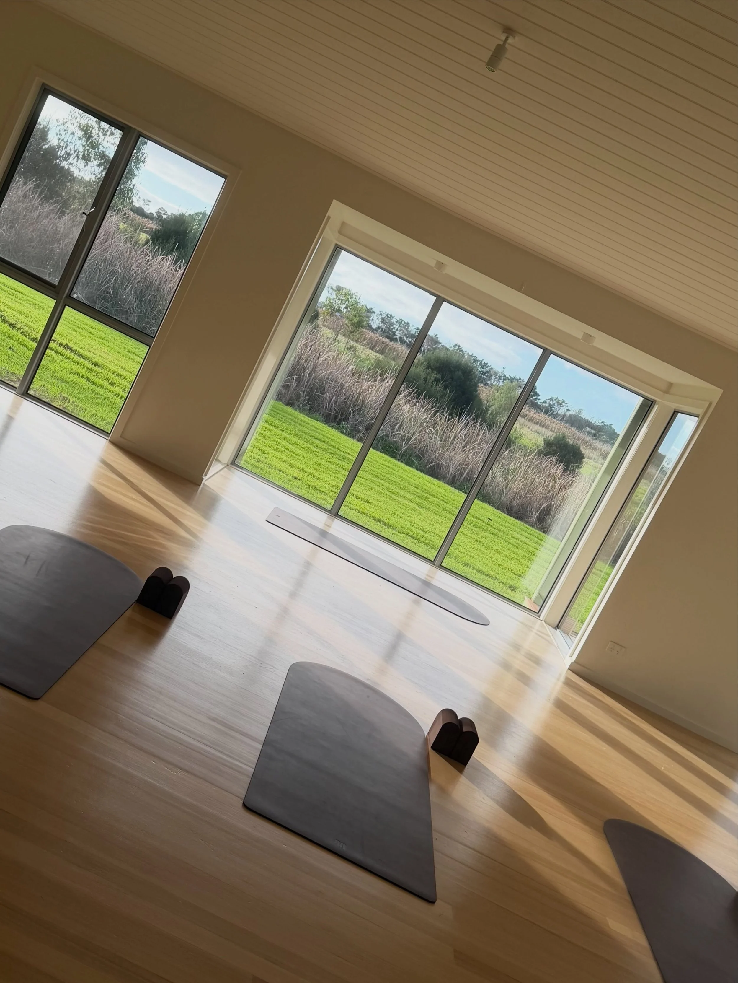 &ldquo;It&rsquo;s like a nice warm hug.&rdquo; ☕️ Trade fluorescent lights for sweeping farm views, wood-fired sauna sessions, and genuine human connection.

Winter blues don&rsquo;t stand a chance here. Come take a deep breath. It&rsquo;s good for t