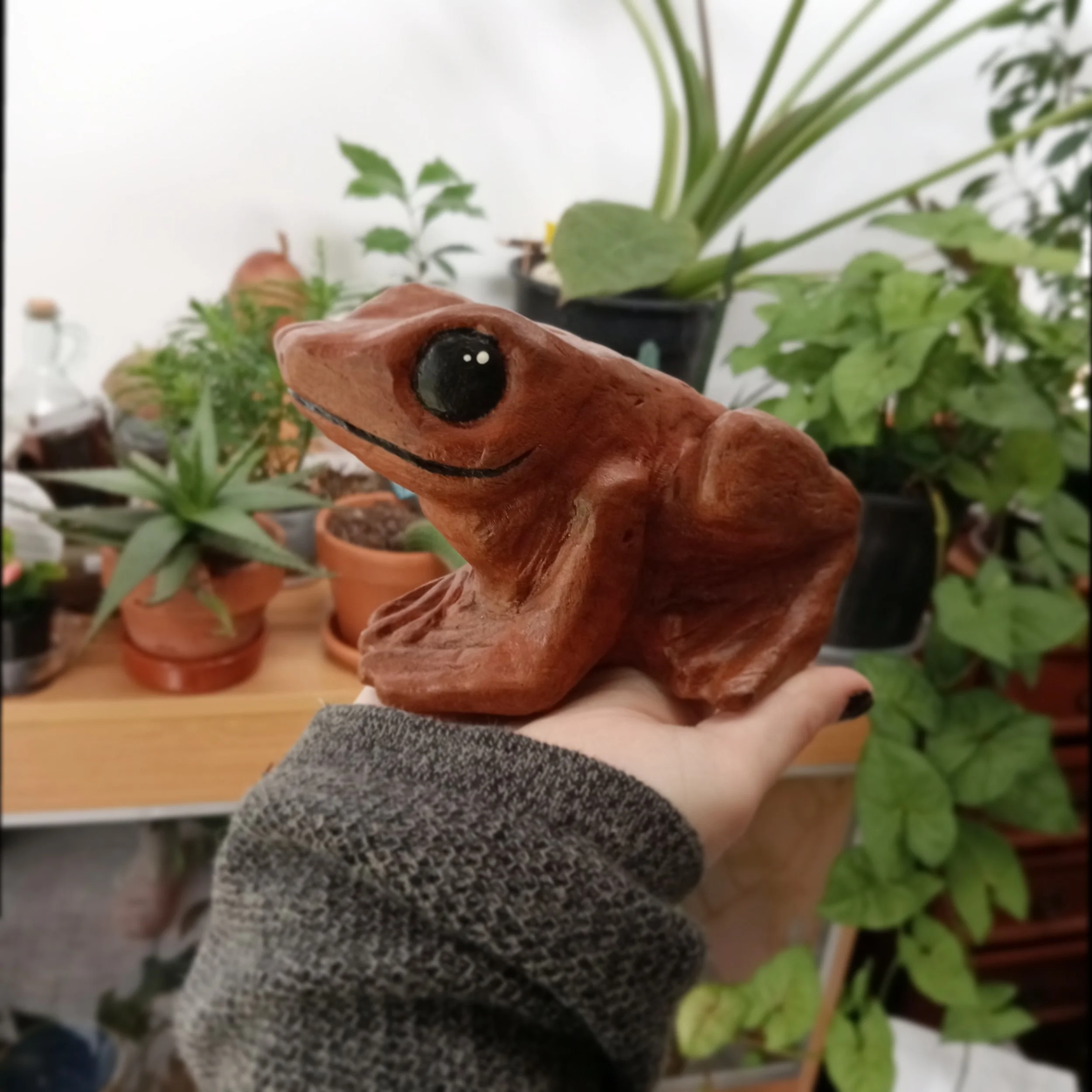 chainsaw carving wood sculpture Australian frog toad