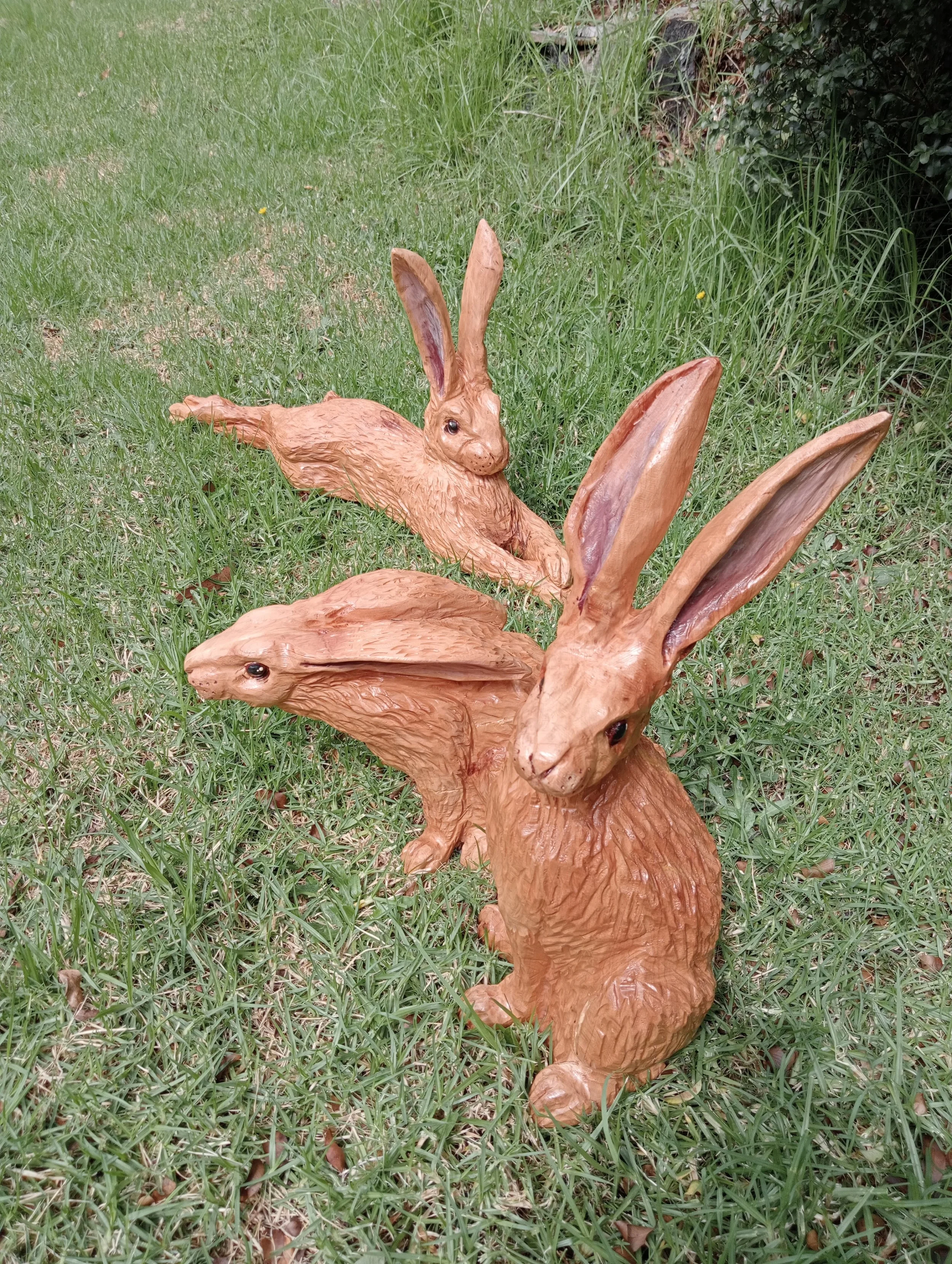 chainsaw carving wood sculpture Australian hares rabbits bunnies