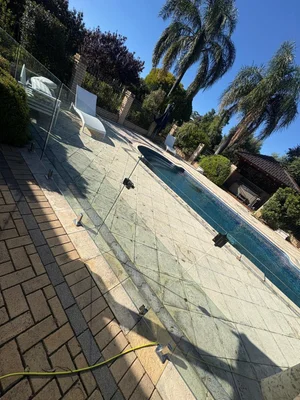 Glass pool fence cleaning Perth