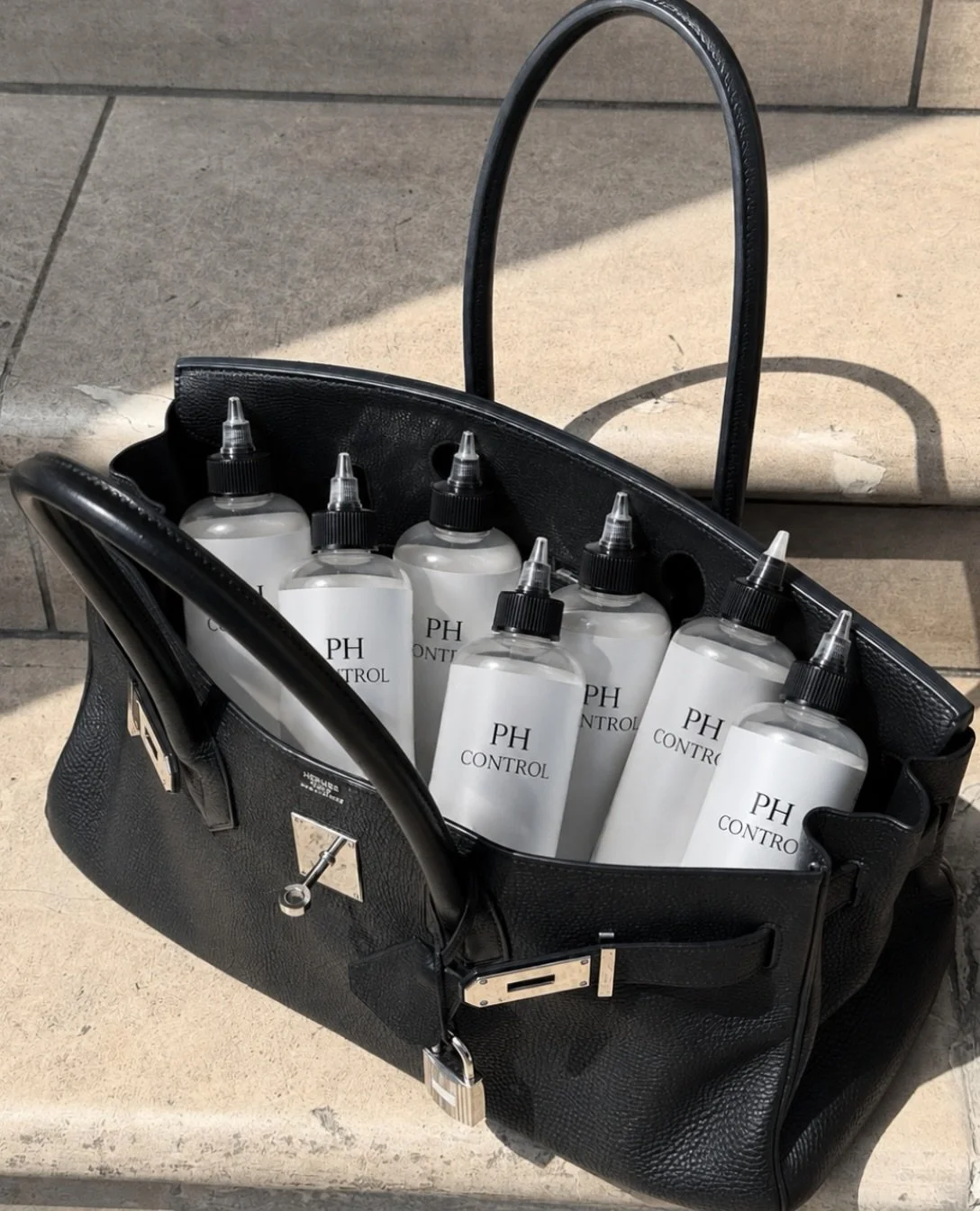 Your lash lift doesn&rsquo;t end at neutralizing. 👀✨

Meet pH Control &mdash; the post-treatment step designed to help bring the lashes back to a balanced pH while conditioning them after chemical processing.

Formulated with 6 organic acids, 20 ami