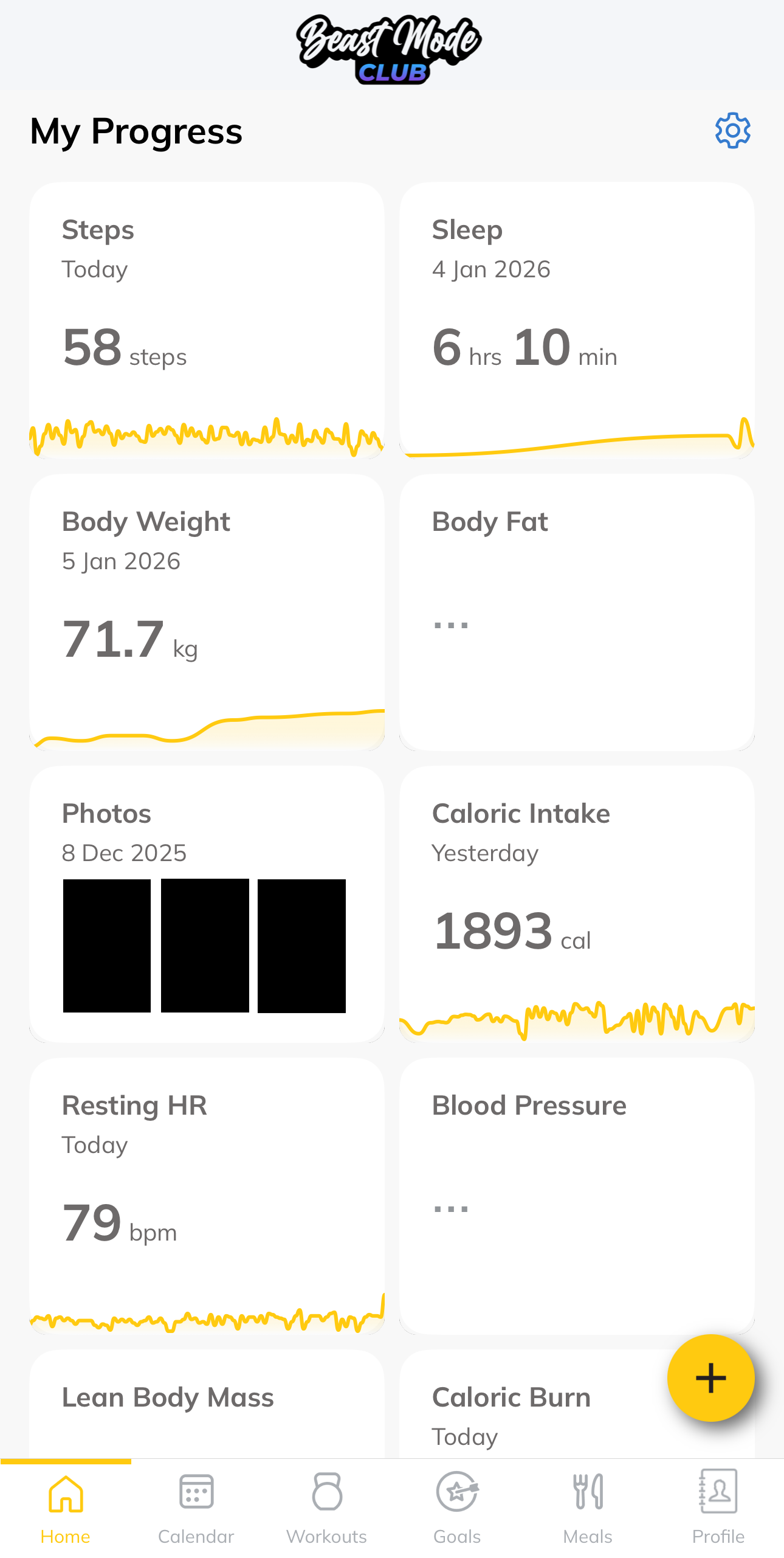 Progress tracking inside online fitness coaching app for women