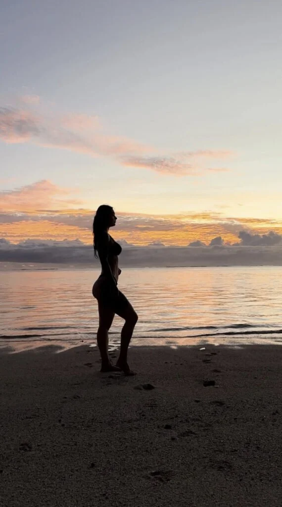 Online women's fitness coach Barbora enjoying sunset in Samoa