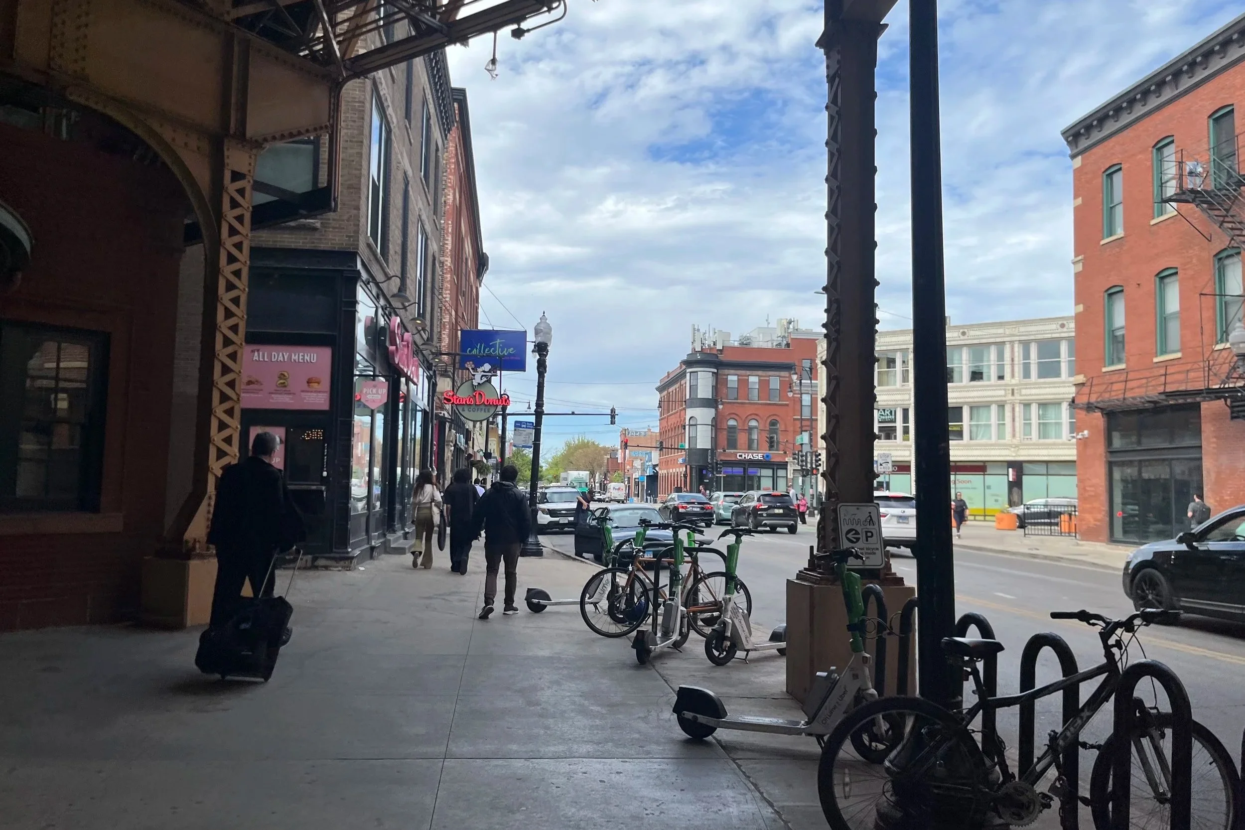 If you are heading north on Damen from the Damen Avenue Blue Line station you’ll pass Stan’s Donuts. 