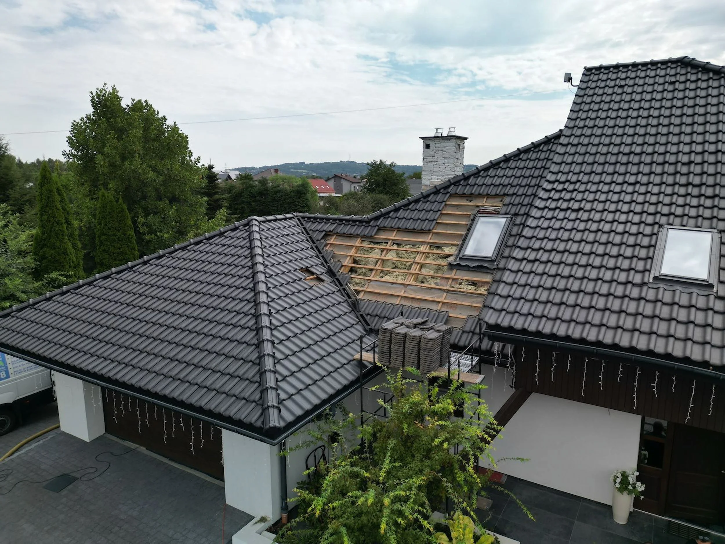 Kuna miała dużo czasu na całkowite zniszczenie dachu - kupiłem nieużywany dom z 2 reki. 