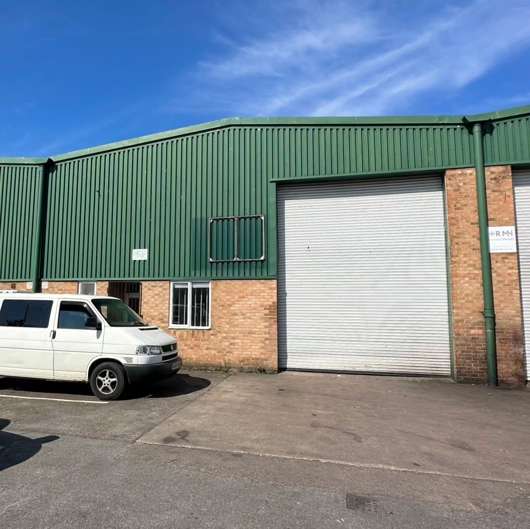 🚨🚗WE'VE MOVED!🚗🚨

We are finally all moved in and ready to go in our new garage in Gloucester! 💛🪛
We are taking bookings now for repairs, servicing and MOTs from Monday 25th and onwards 📝 Please DM or call 07865661721 to arrange a date and tim